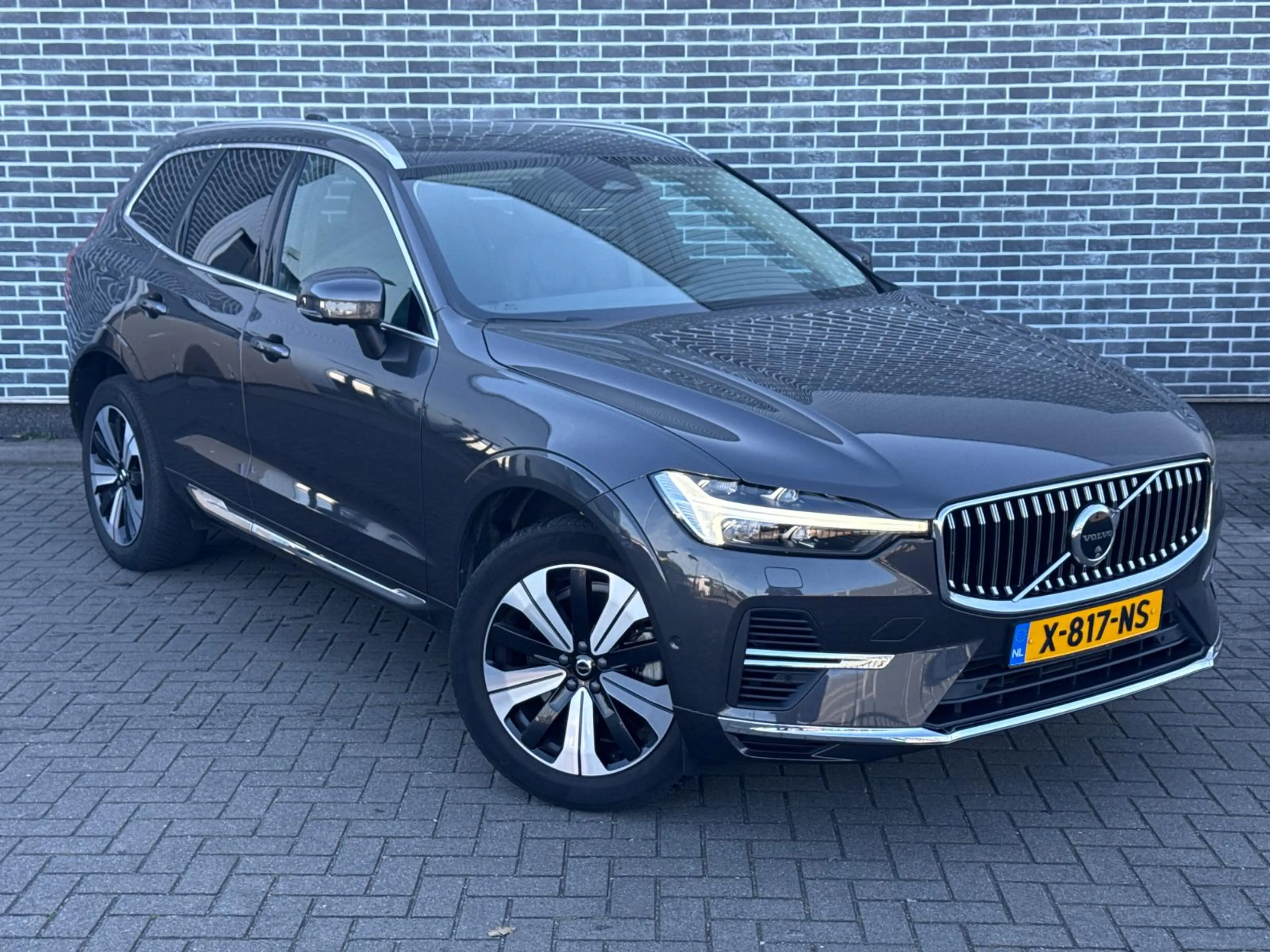 Volvo XC60 2.0 T8 Plug-in Hybrid AWD Plus Bright | Long Range — photo 3