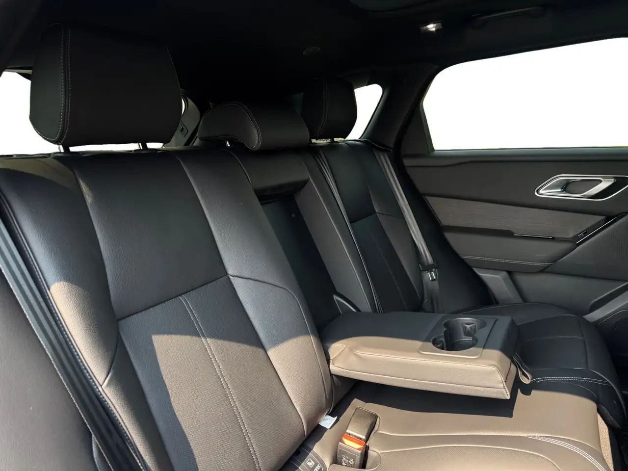 Land Rover Range Rover Velar снимка Land Rover Range Rover Velar