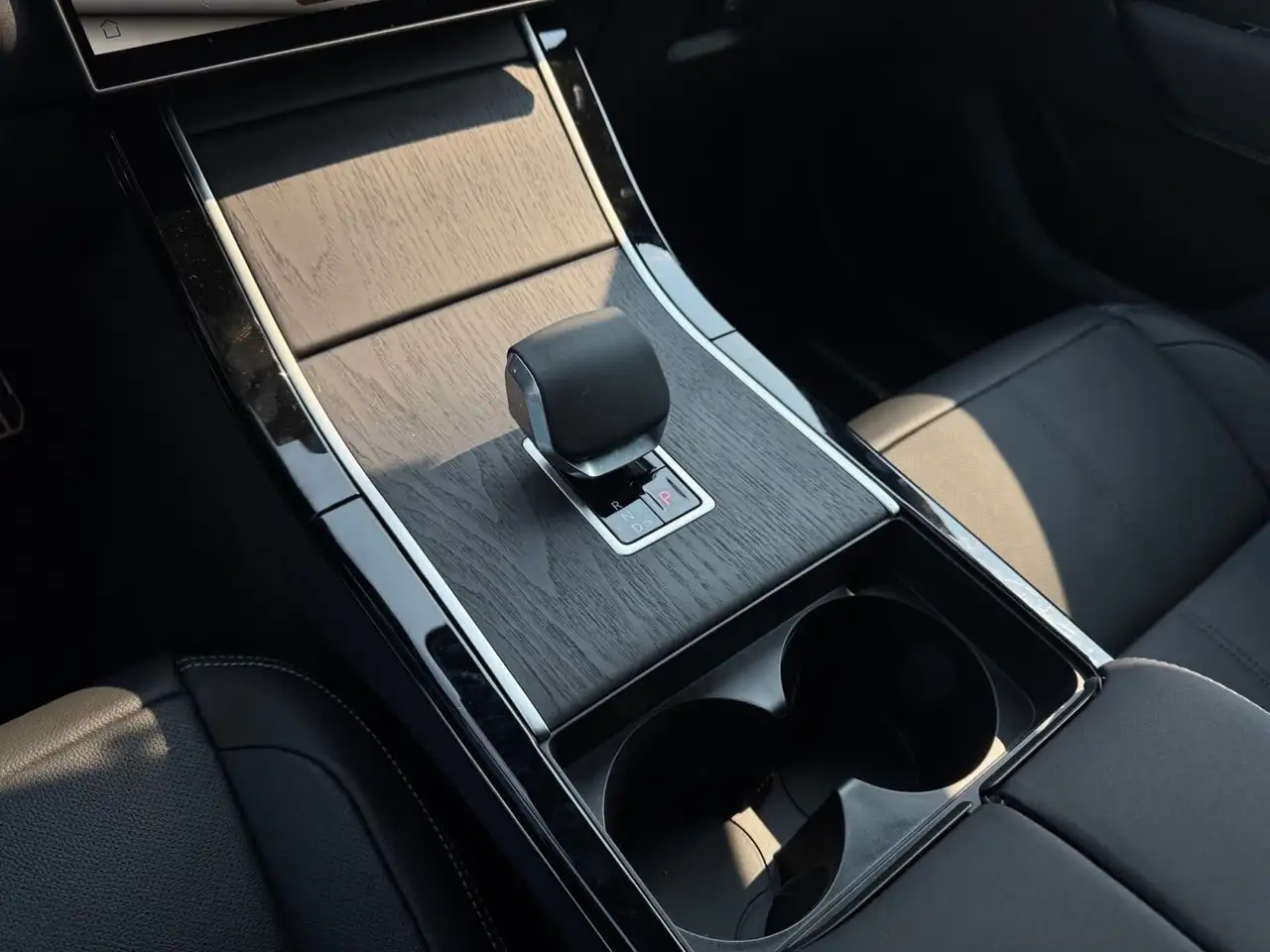 Land Rover Range Rover Velar снимка Land Rover Range Rover Velar