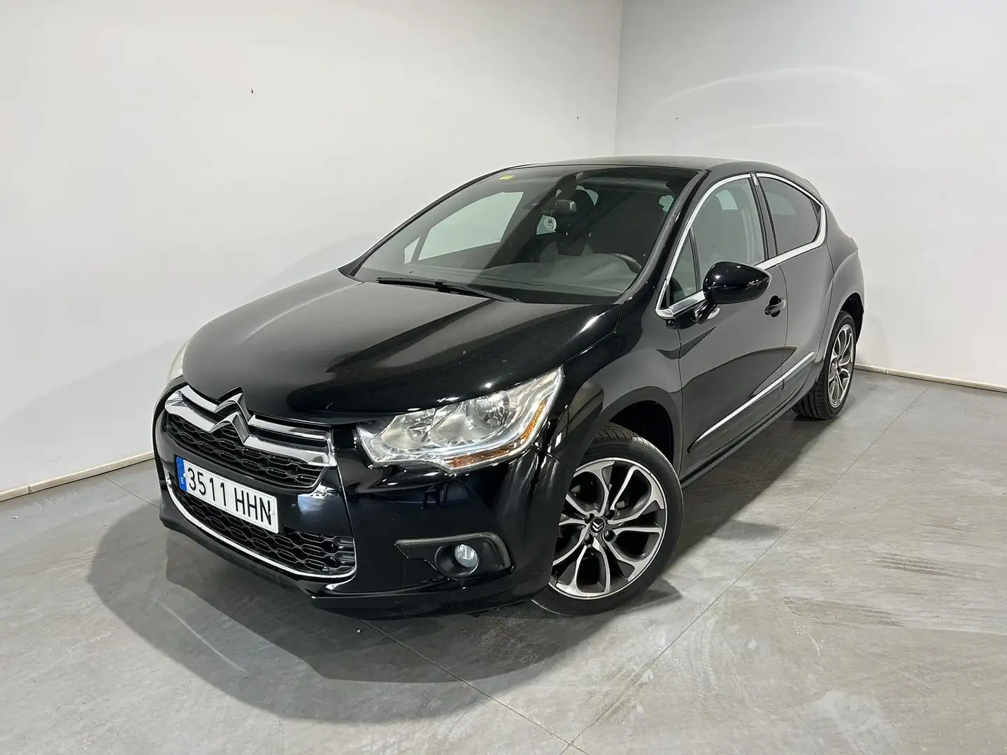 Citroen DS4 1.6e-HDi STT Design CMP 115 Schwarz - 1