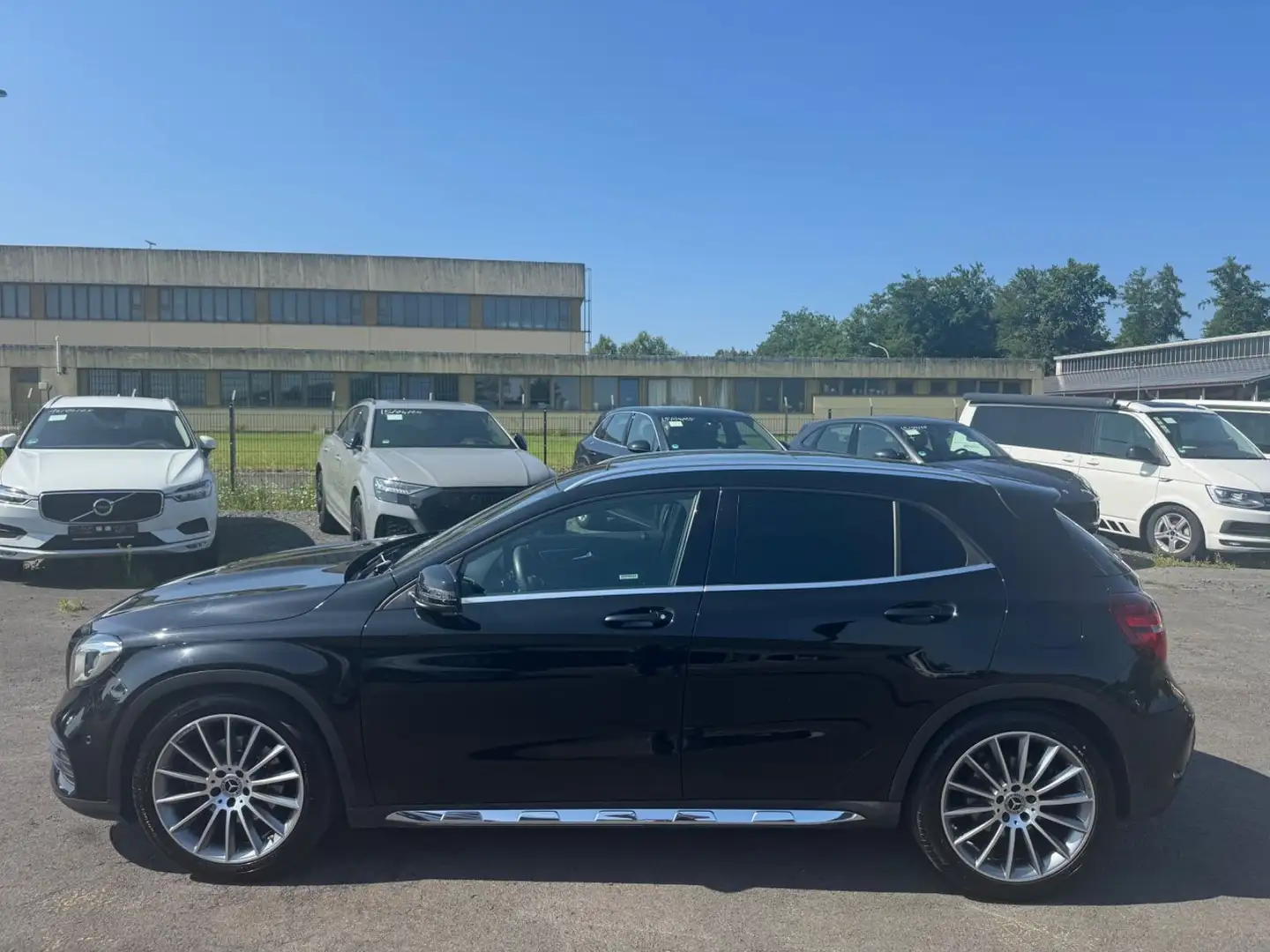 Mercedes-Benz GLA 250 4Matic AMG Pano LED Navi Kamera Чорний - 2