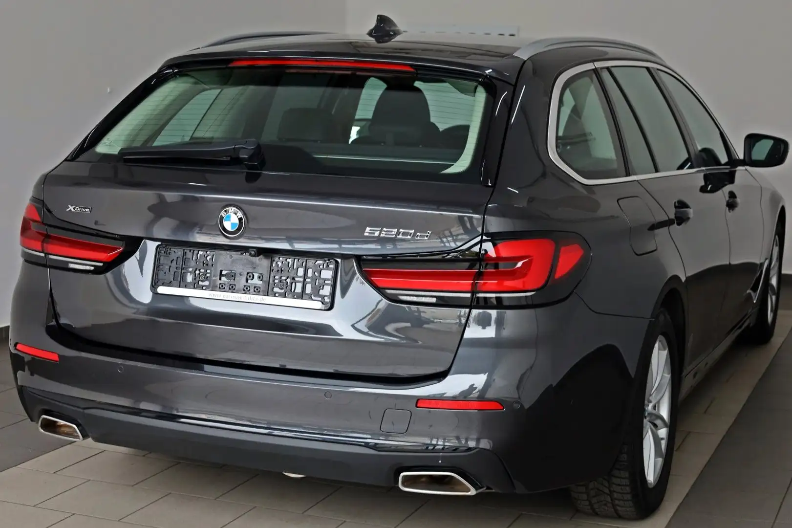 BMW 520 d xDrive,Leder,Navi,LED,SH,Kamera,DAB,AHK Grau - 2