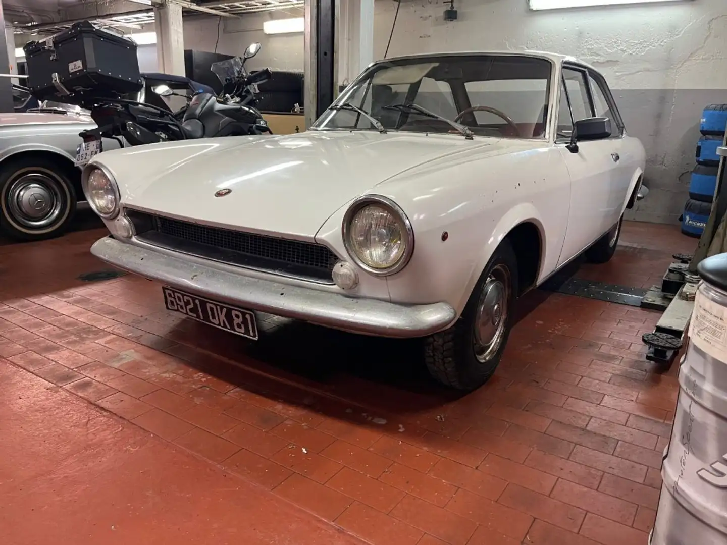 Fiat 124 Coupè Coupe Sport AC 1er série Weiß - 1