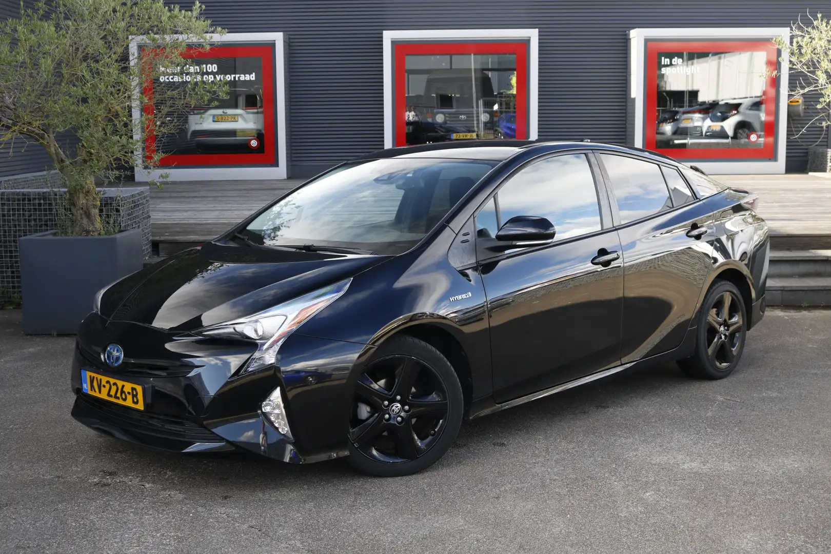 Toyota Prius 1.8 First Edition black edition Noir - 1