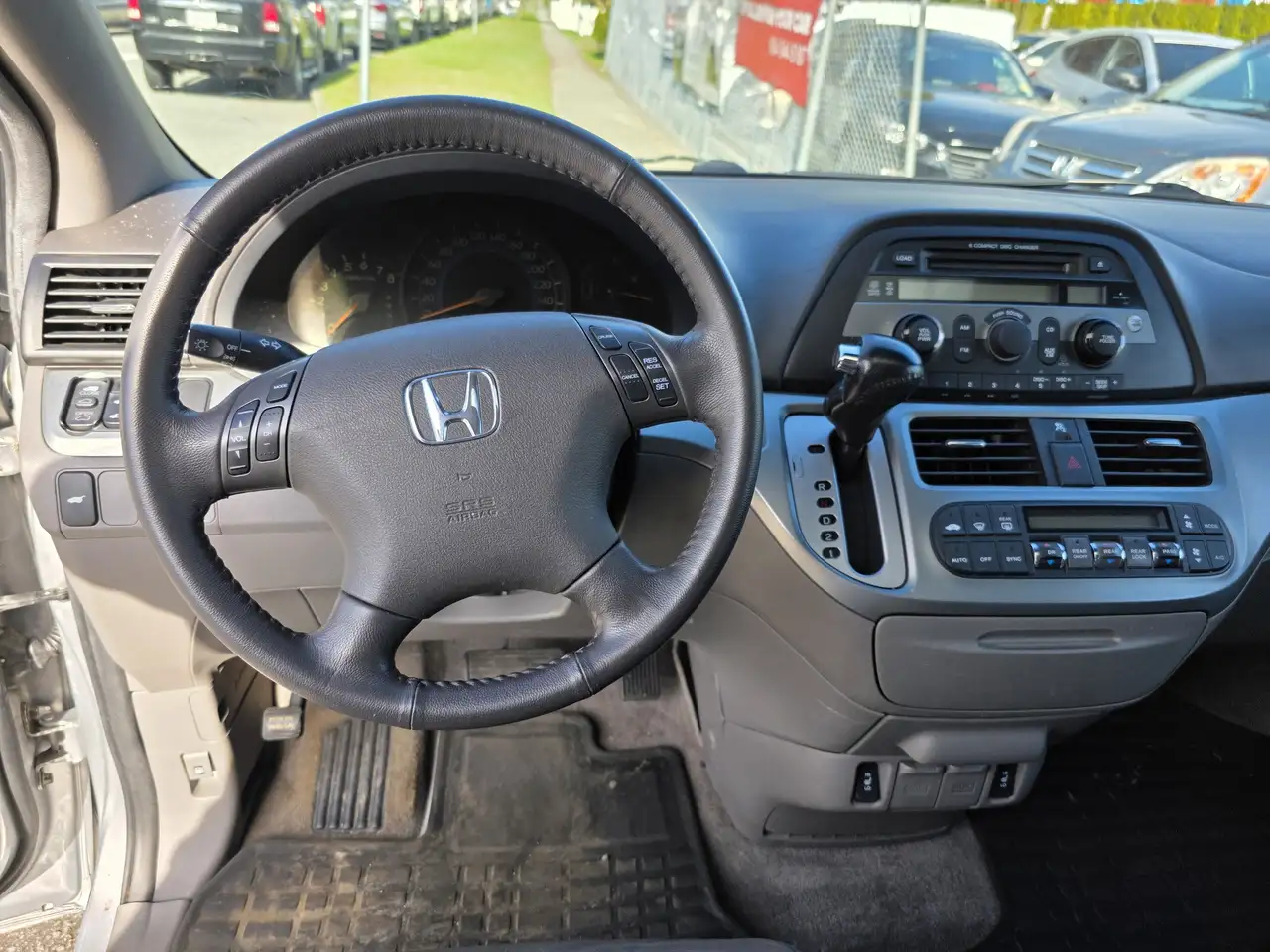 Honda Odyssey снимка Honda Odyssey