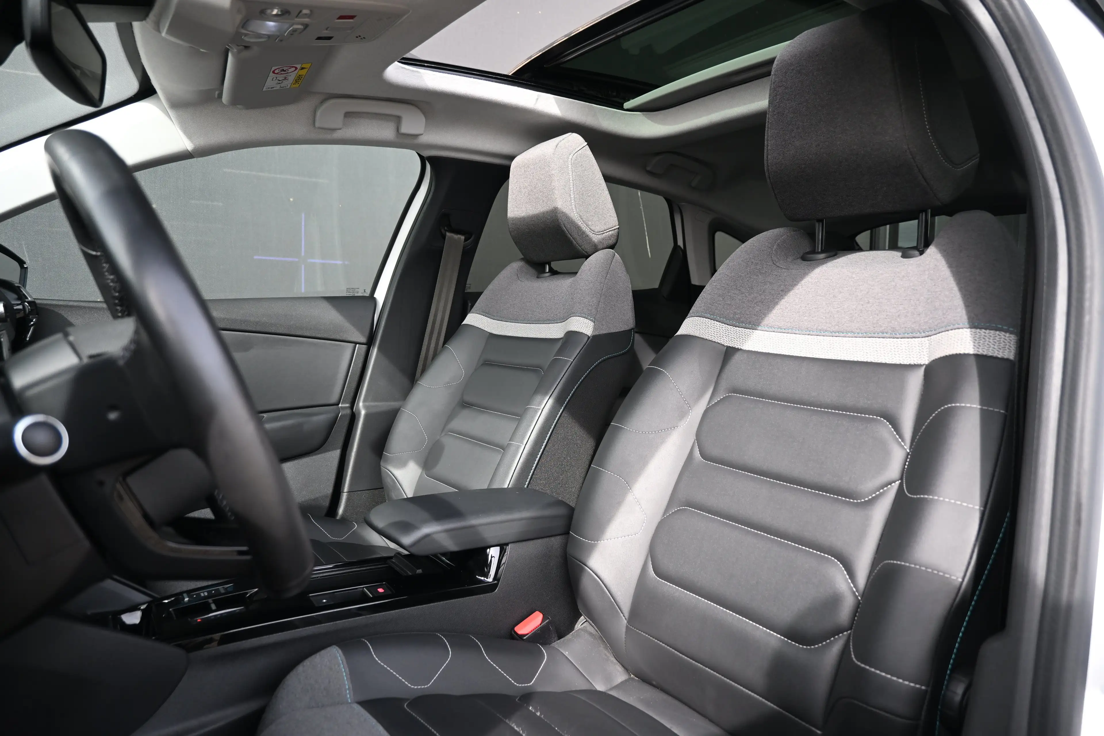 Citroen E-C4 Electric Shine 50kWh | Schuif-/Kanteldak | Navigatie | HUD — photo 8