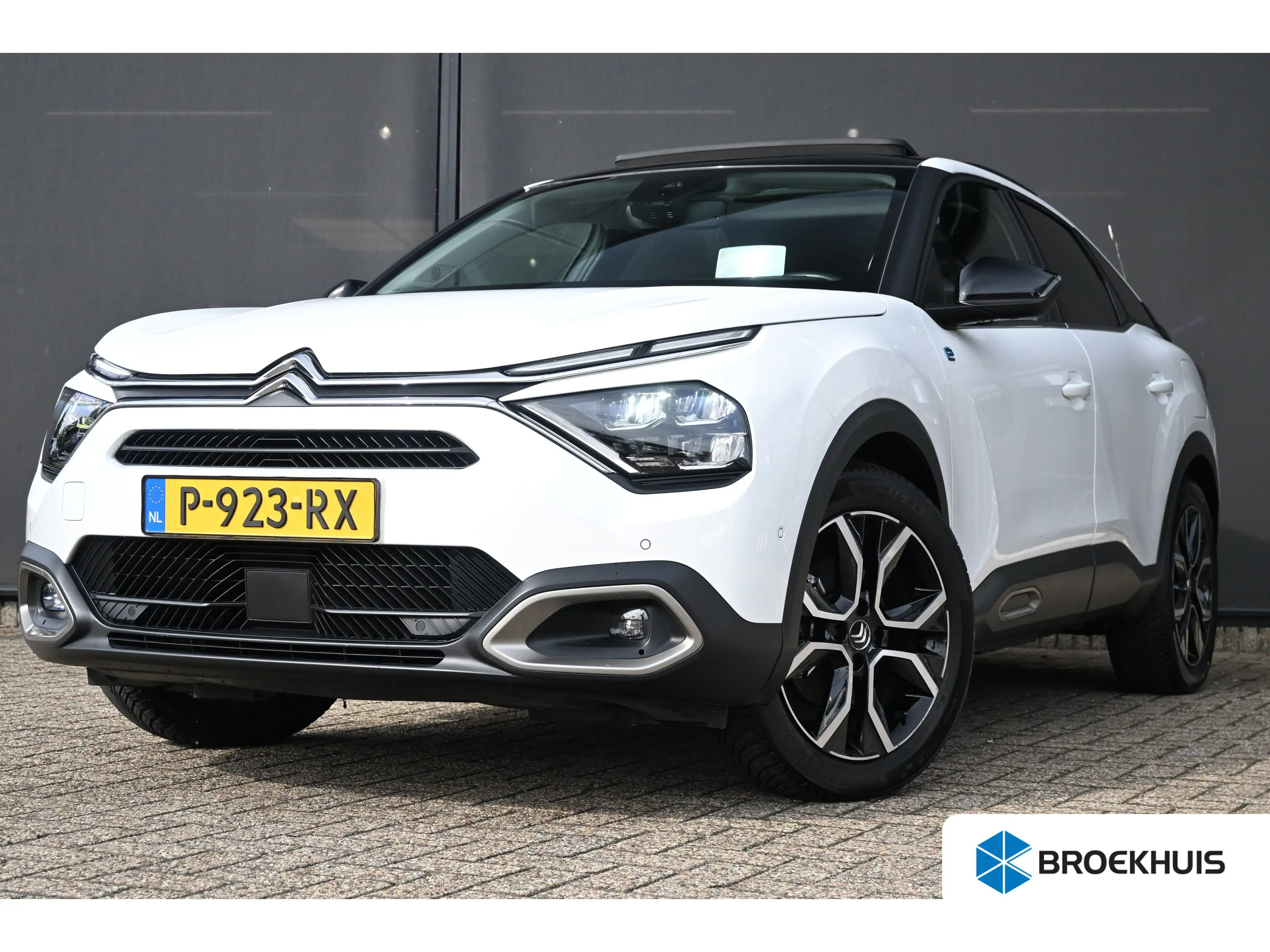 Citroen E-C4 Electric Shine 50kWh | Schuif-/Kanteldak | Navigatie | HUD