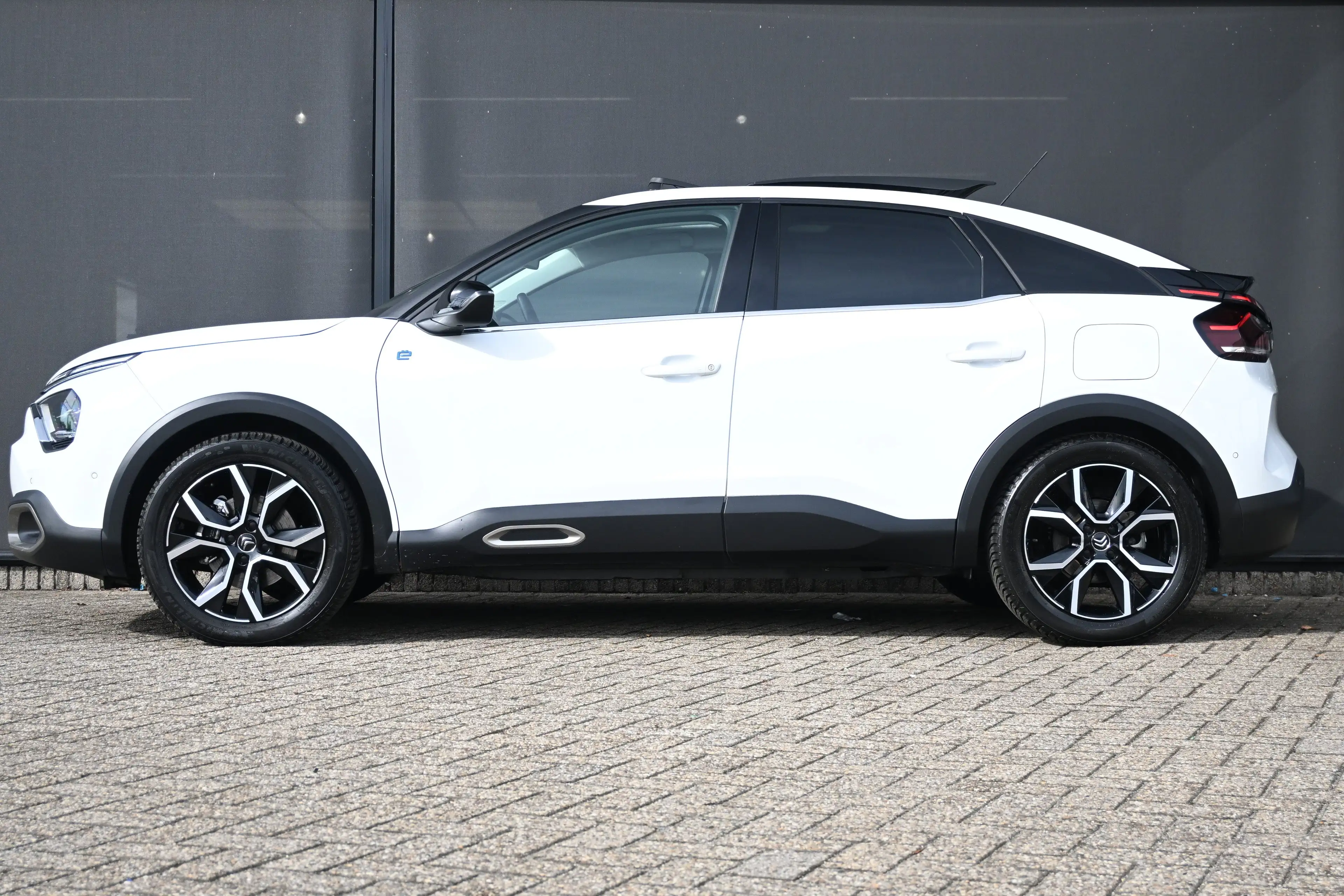 Citroen E-C4 Electric Shine 50kWh | Schuif-/Kanteldak | Navigatie | HUD — photo 5