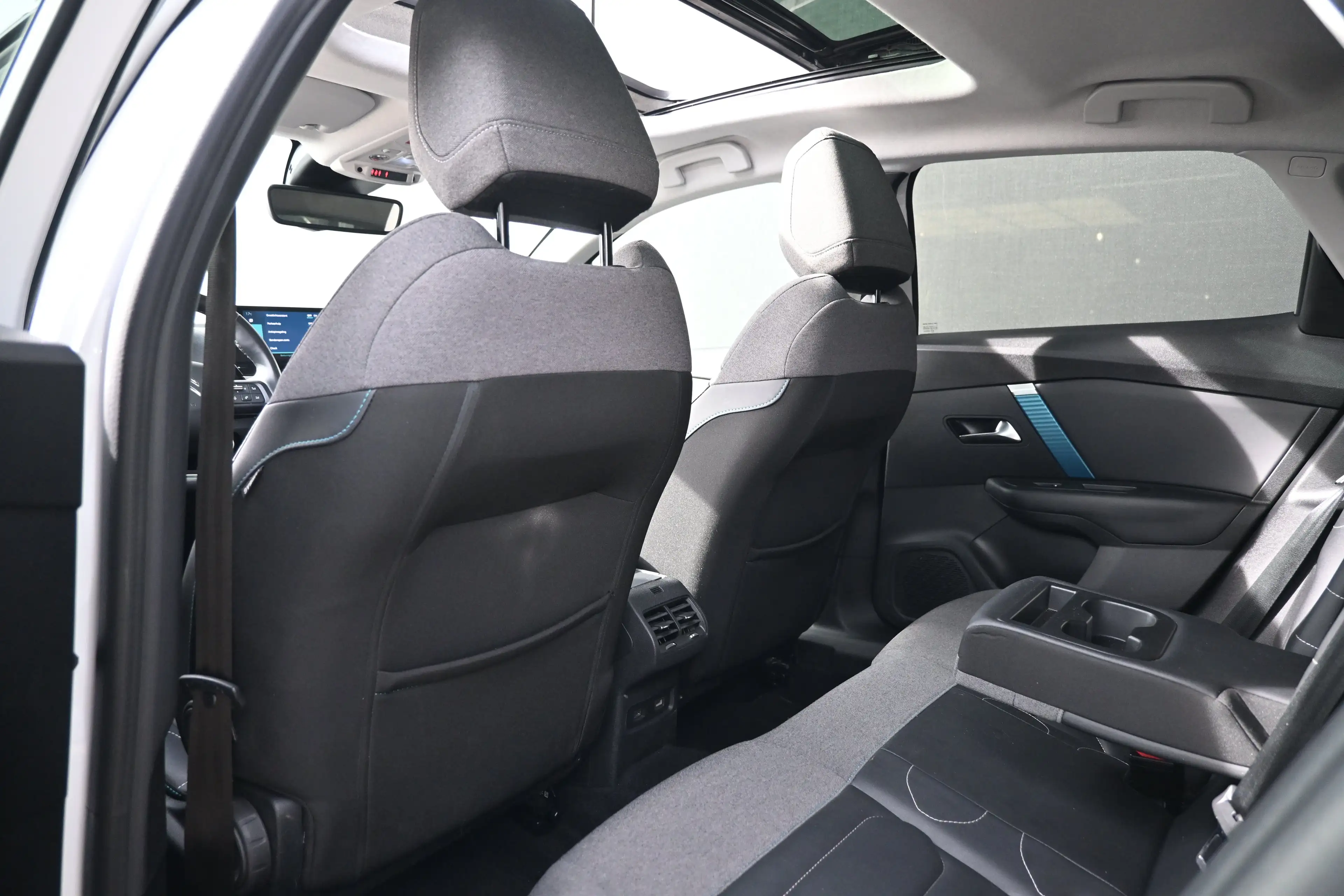 Citroen E-C4 Electric Shine 50kWh | Schuif-/Kanteldak | Navigatie | HUD — photo 11