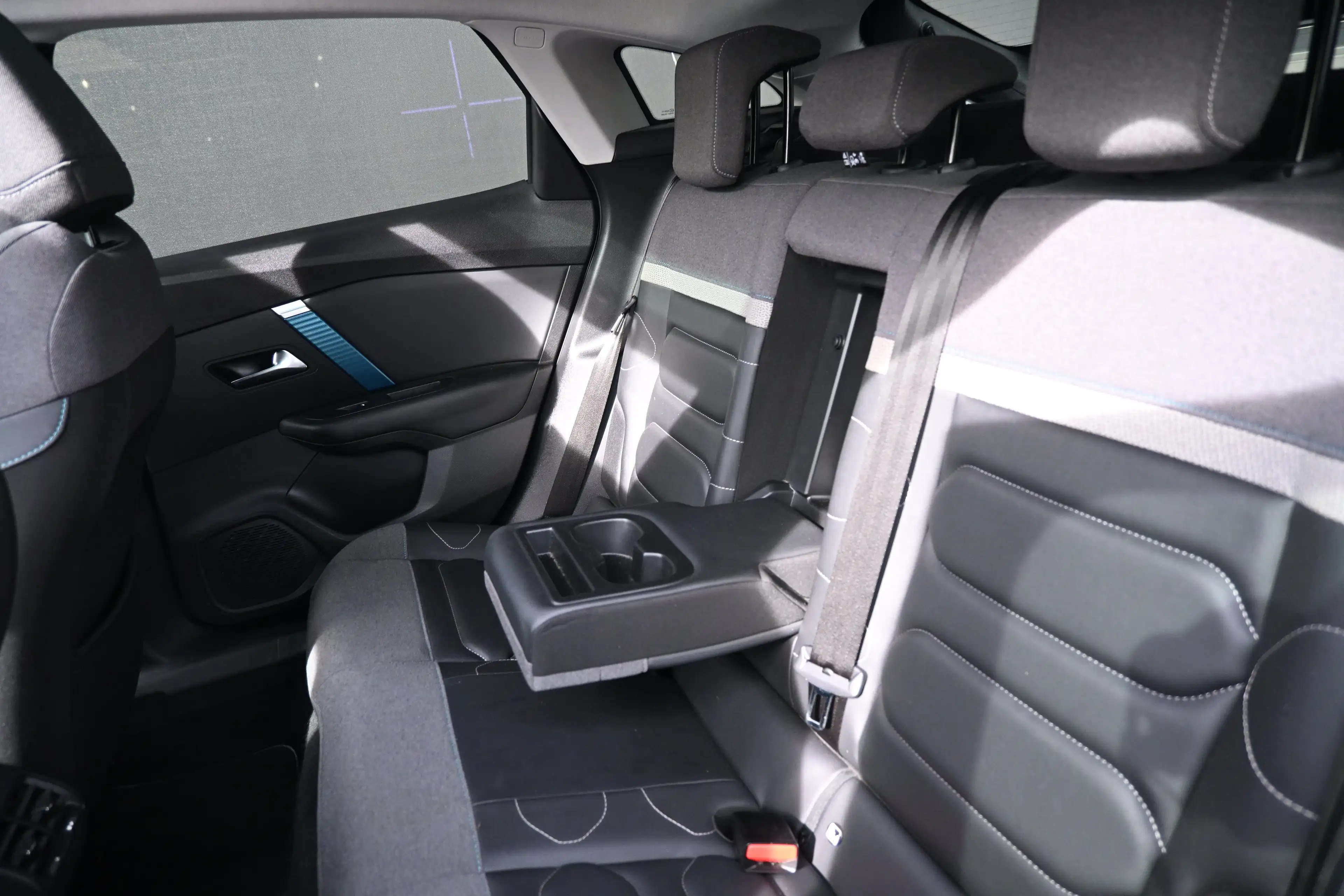 Citroen E-C4 Electric Shine 50kWh | Schuif-/Kanteldak | Navigatie | HUD — photo 14