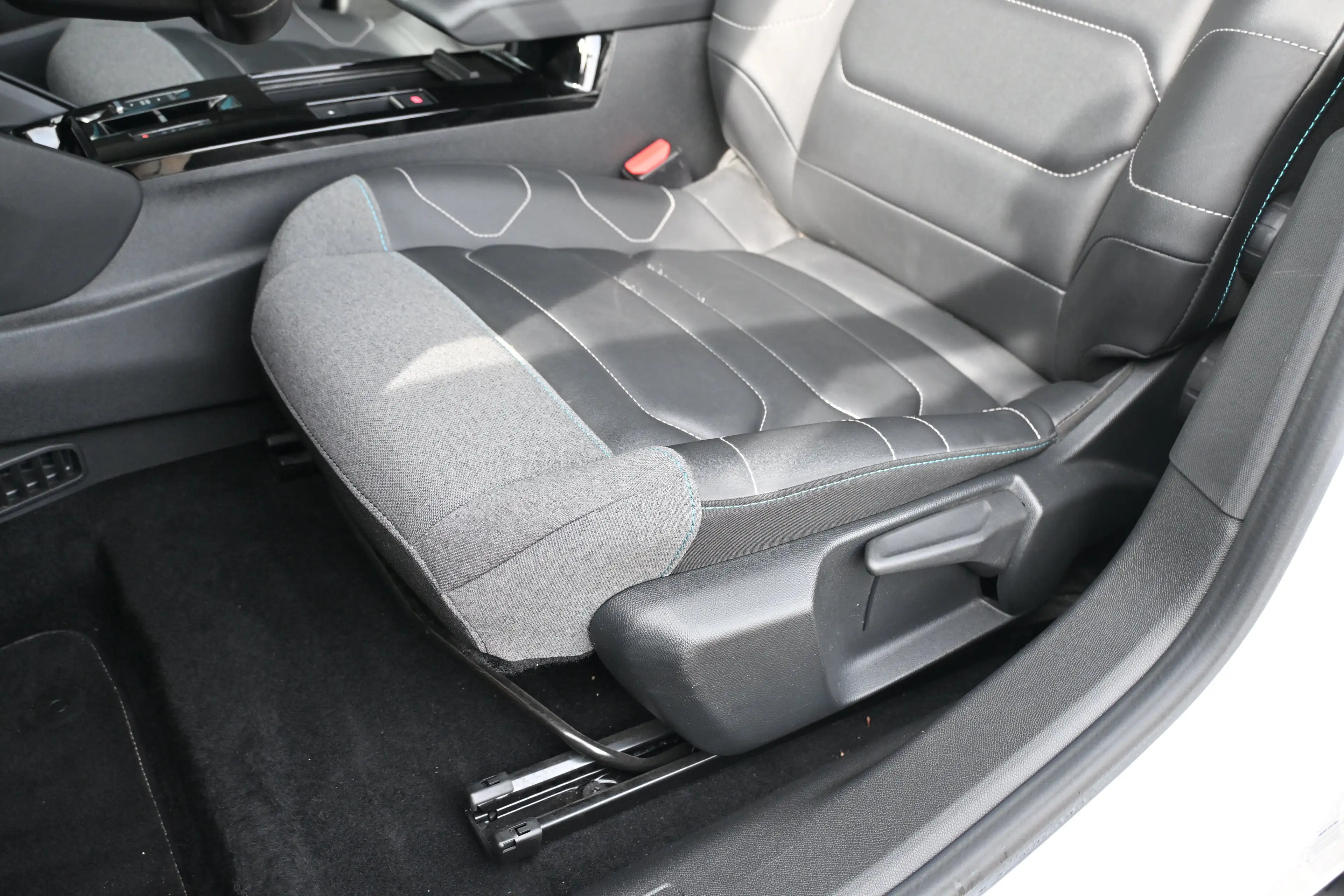 Citroen E-C4 Electric Shine 50kWh | Schuif-/Kanteldak | Navigatie | HUD — photo 9