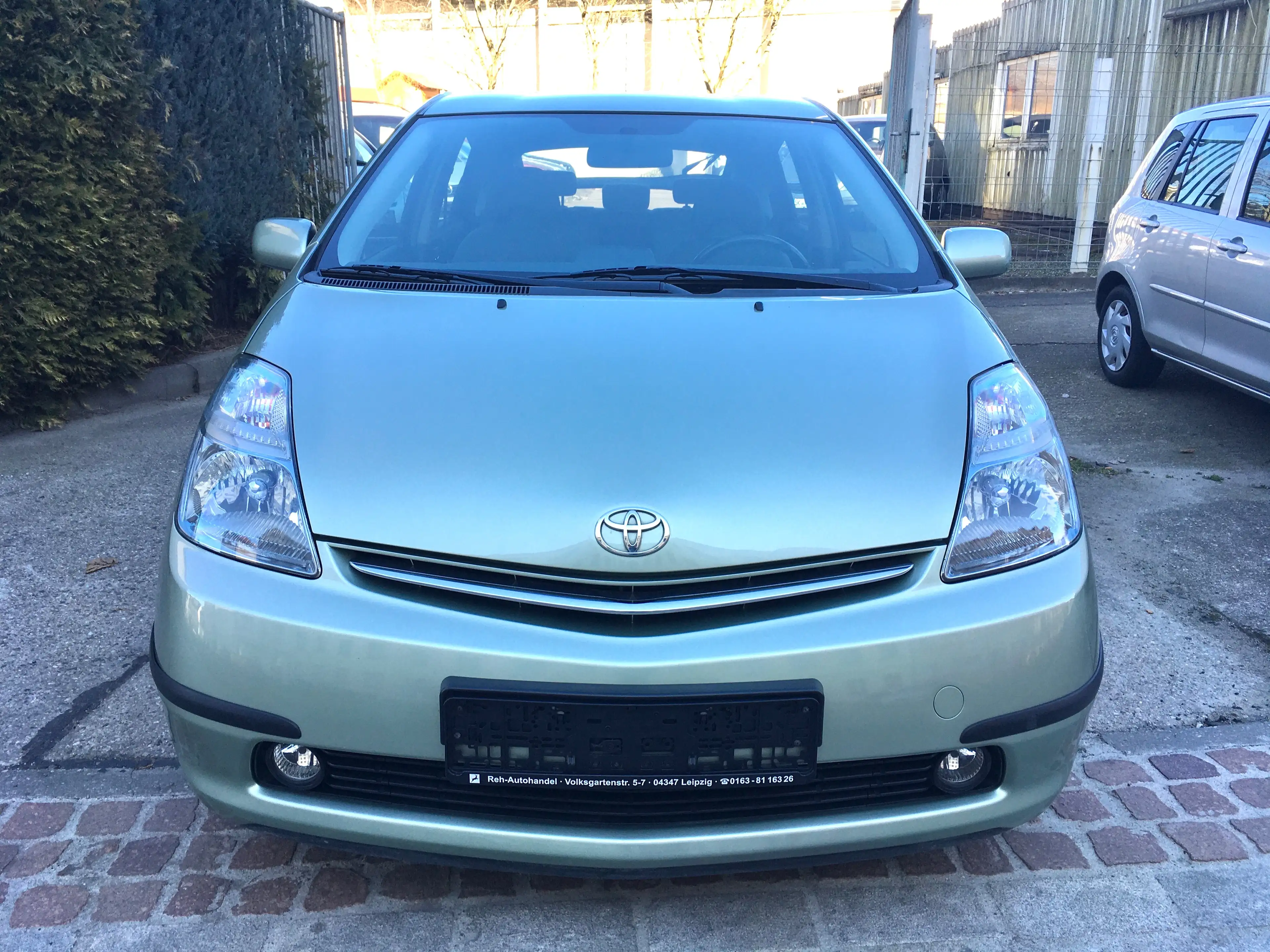Toyota Prius Sol*Hybrid* — photo 2