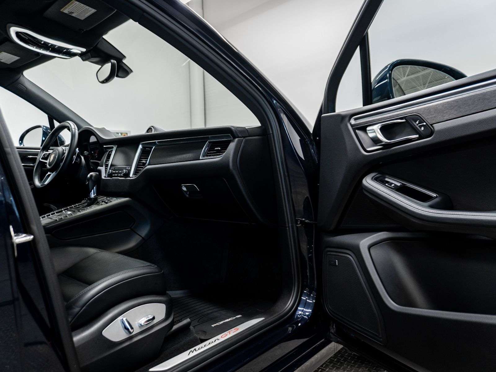 2018 Porsche Macan | 2 Owner, Full Service History, Low Mileage, Acci thumb 24