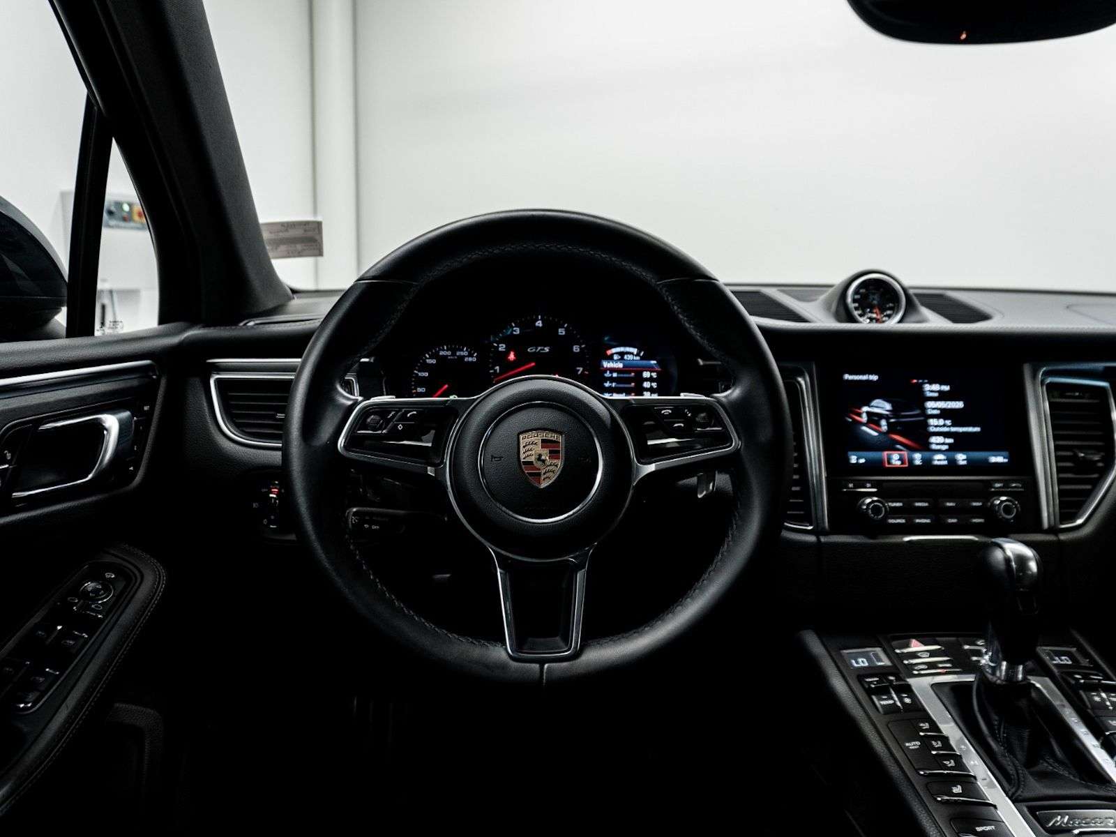 2018 Porsche Macan | 2 Owner, Full Service History, Low Mileage, Acci thumb 15