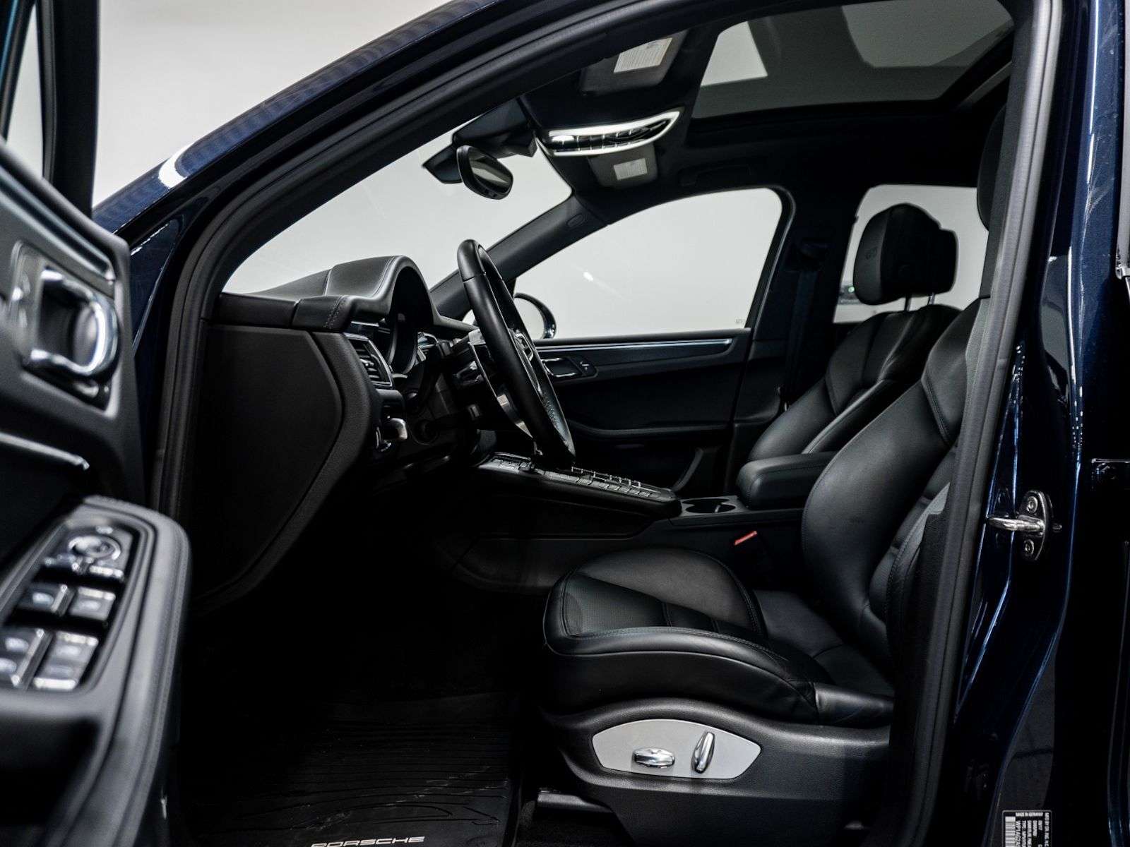 2018 Porsche Macan | 2 Owner, Full Service History, Low Mileage, Acci thumb 29