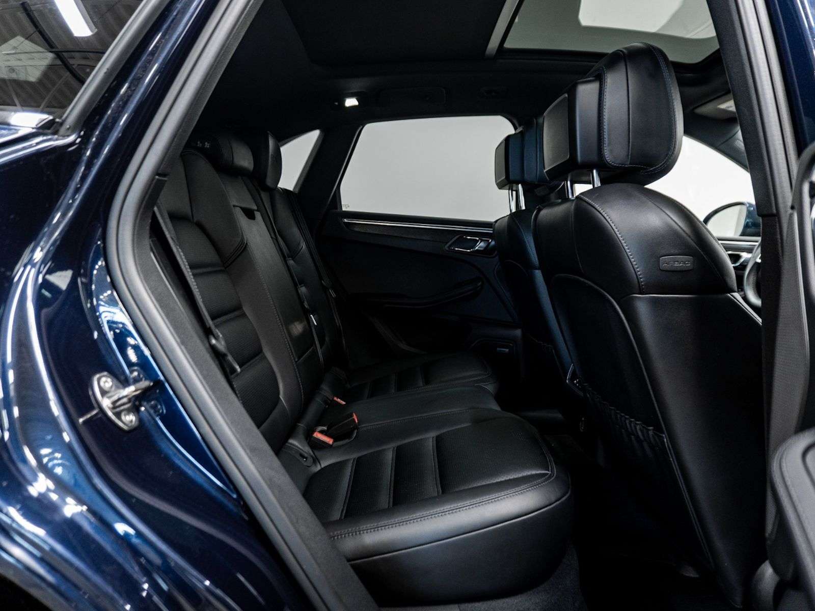 2018 Porsche Macan | 2 Owner, Full Service History, Low Mileage, Acci thumb 21