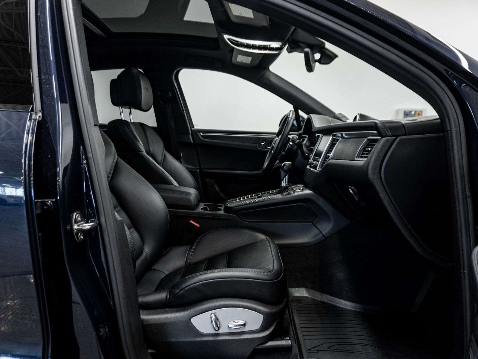 2018 Porsche Macan | 2 Owner, Full Service History, Low Mileage, Acci alt 5