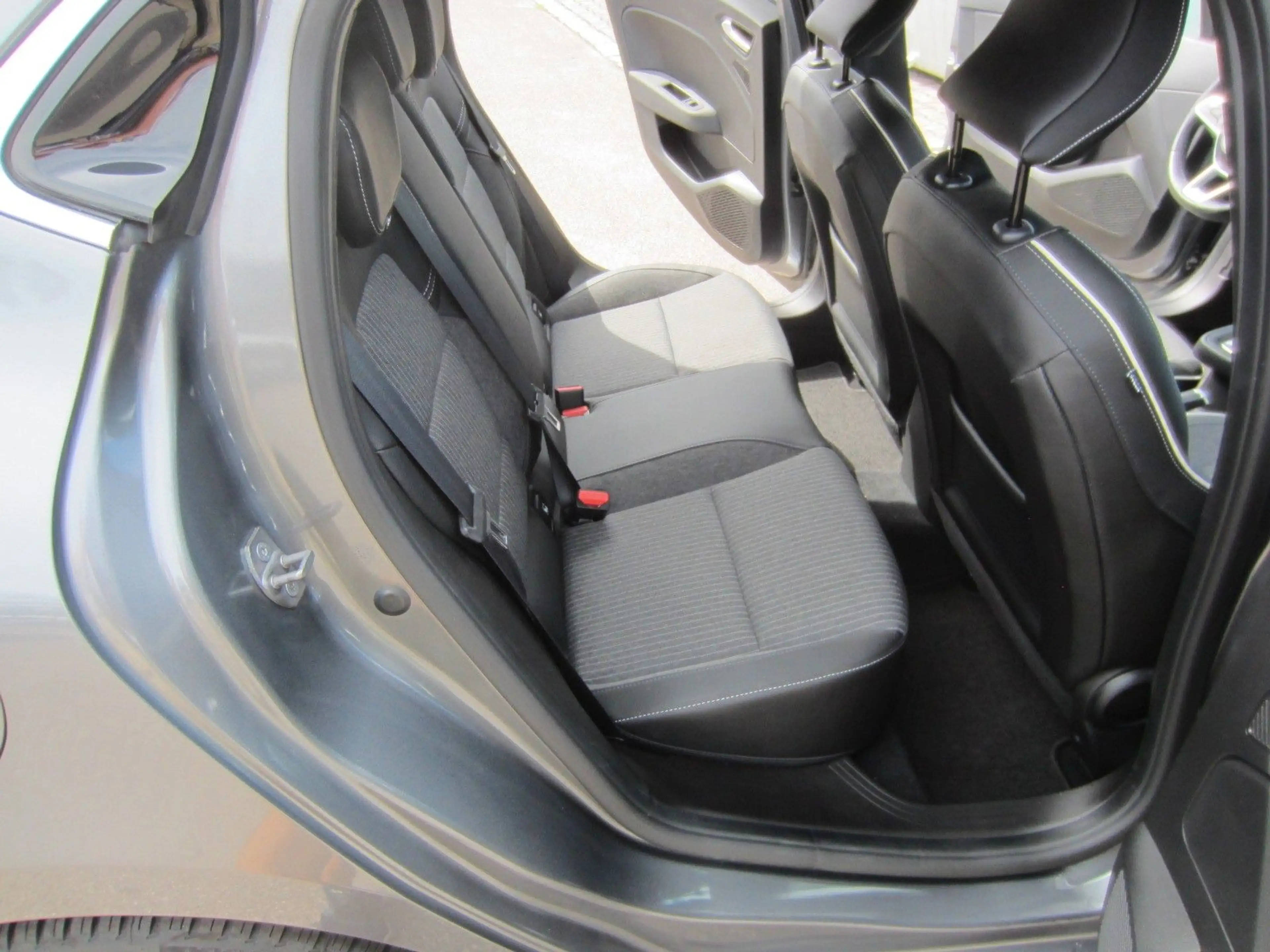 Mitsubishi Colt Intro Edition — photo 9