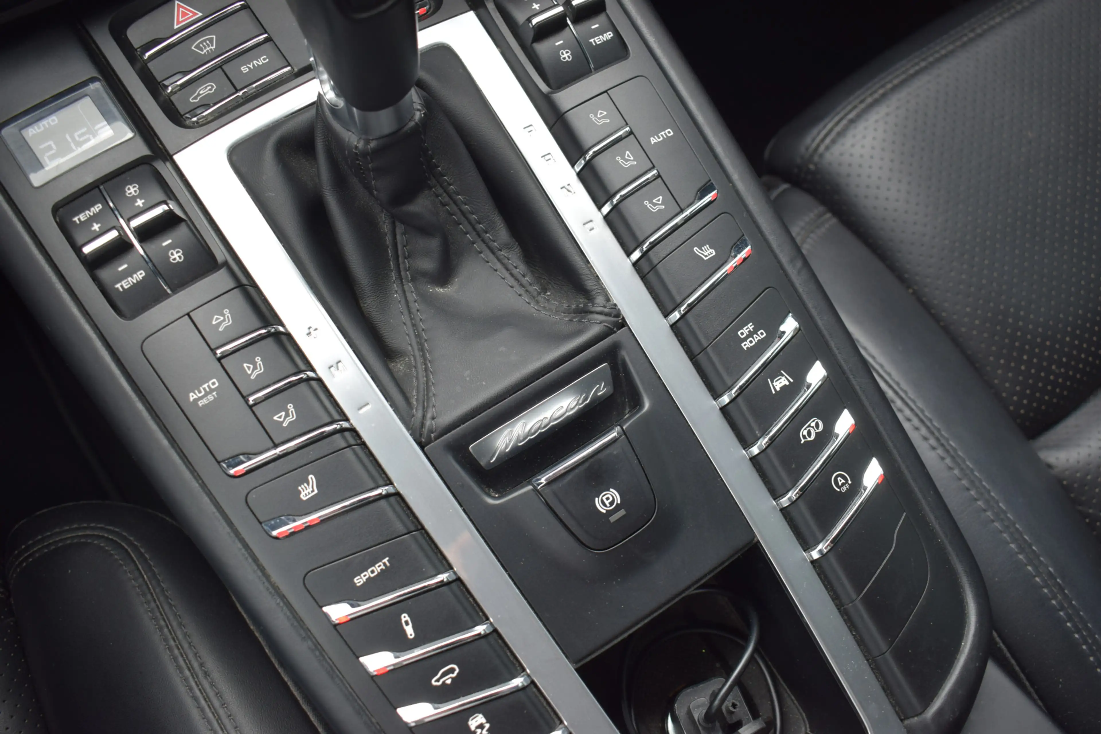 Porsche Macan 2.0T | Luchtvering | Sport Uitlaat | Panorama | Tr — photo 23