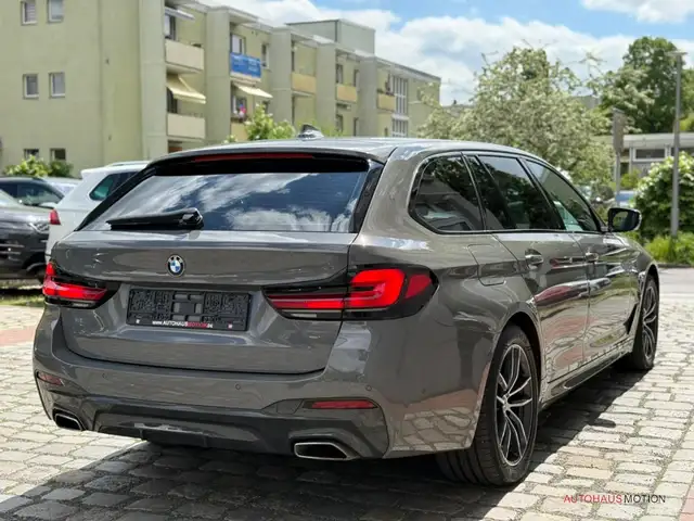 BMW 5 Series view 4