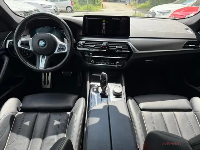 BMW 5 Series view 13