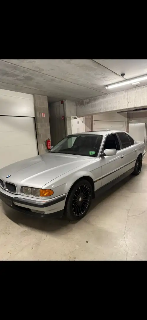 BMW 728 728i - 1