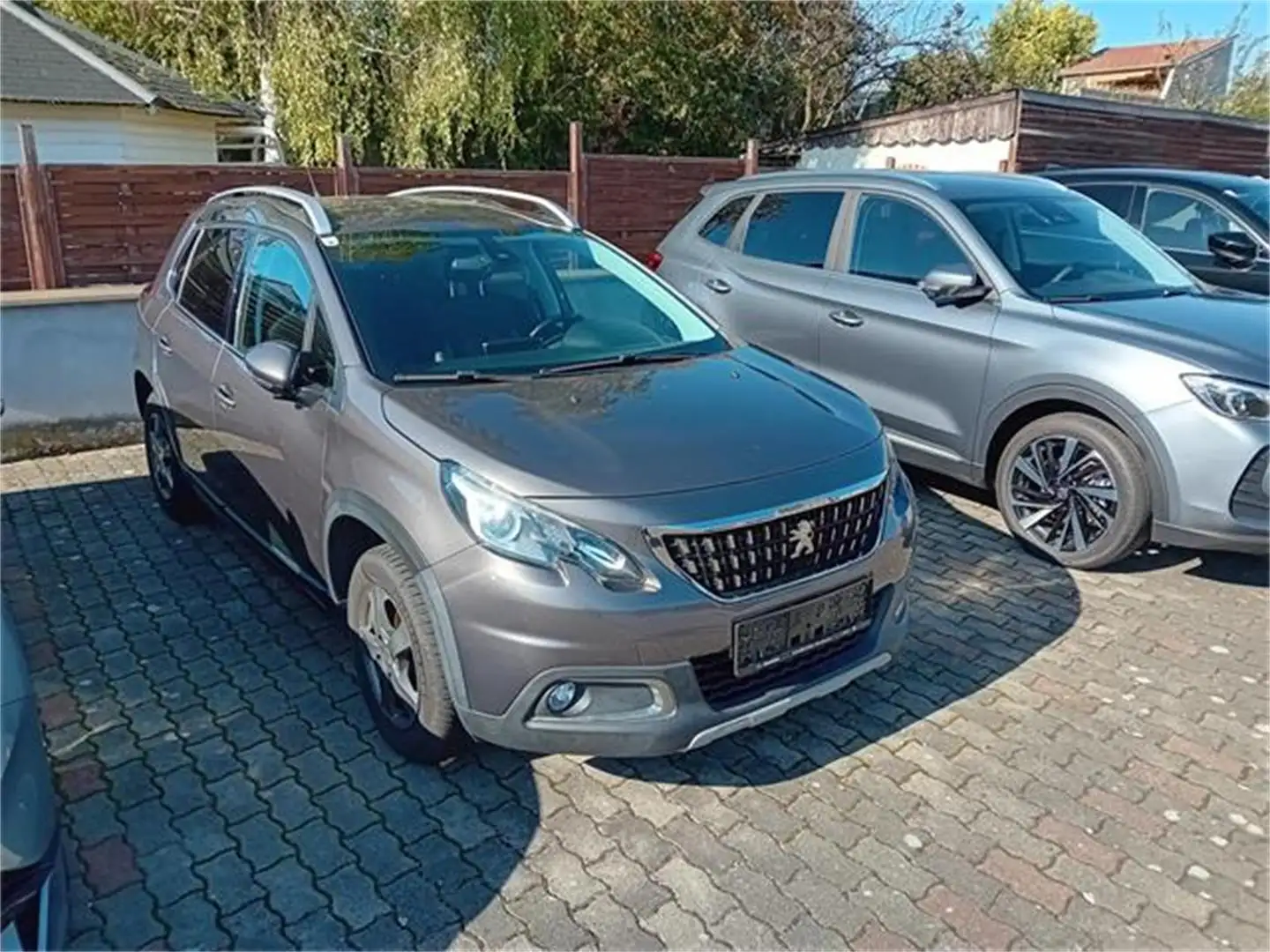 Peugeot 2008 1,2 PureTech 110 S&S Allure Grau - 2