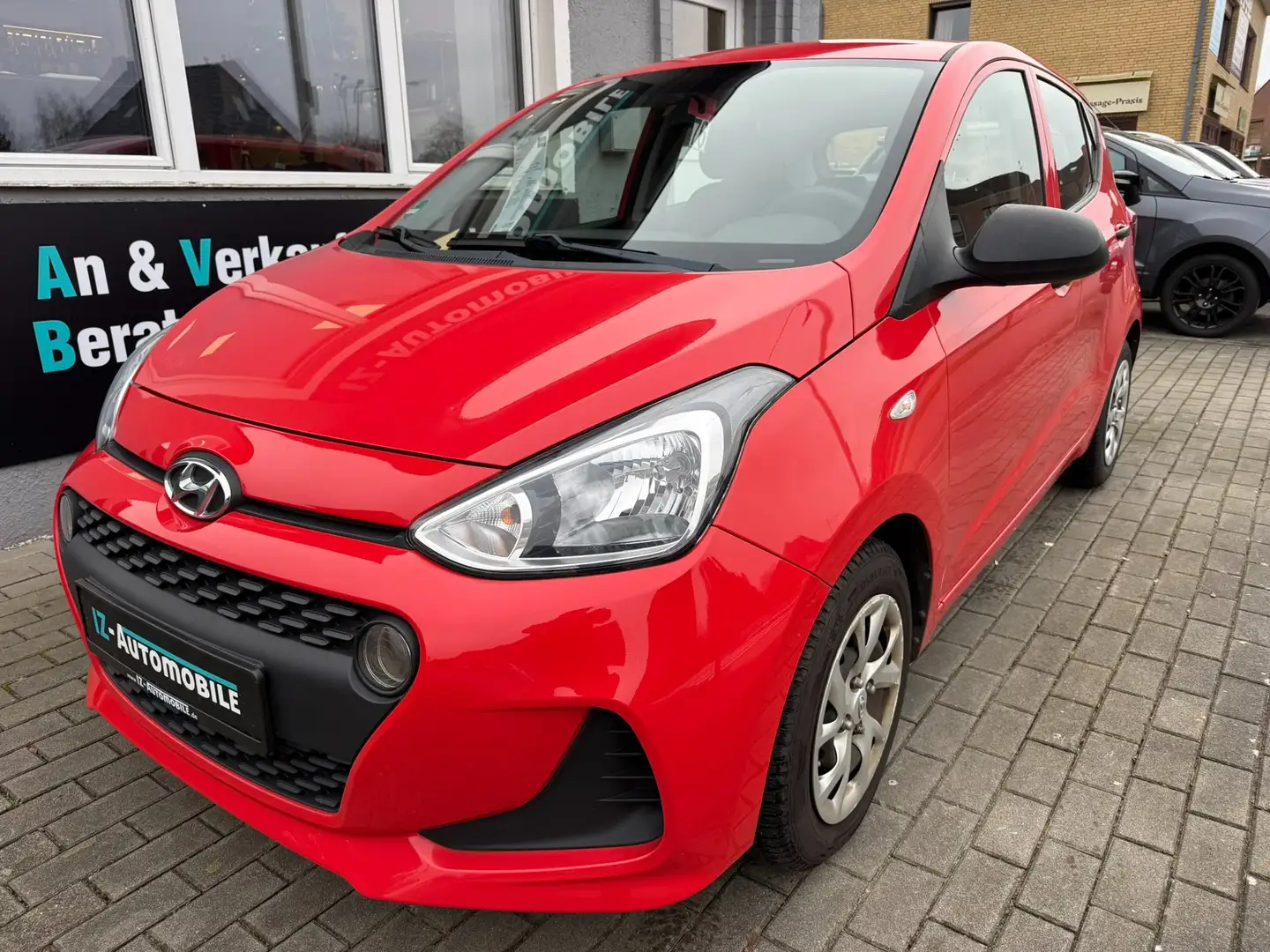 Hyundai i10 Wenig KM /Ganzjahresreifen/ Sparsam Rot - 2