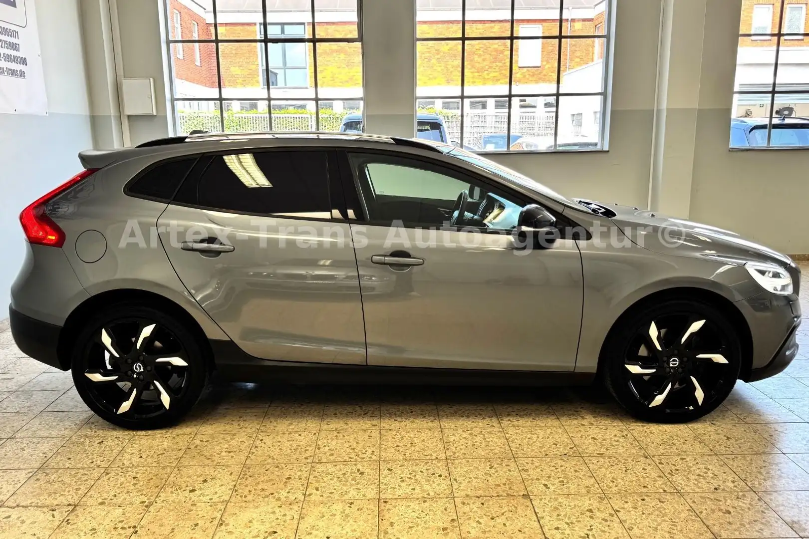 Volvo V40 Cross Country V40 D3 Cross Country/GEART/BI-XENON/NAVI/SHZ/PDC Szary - 2