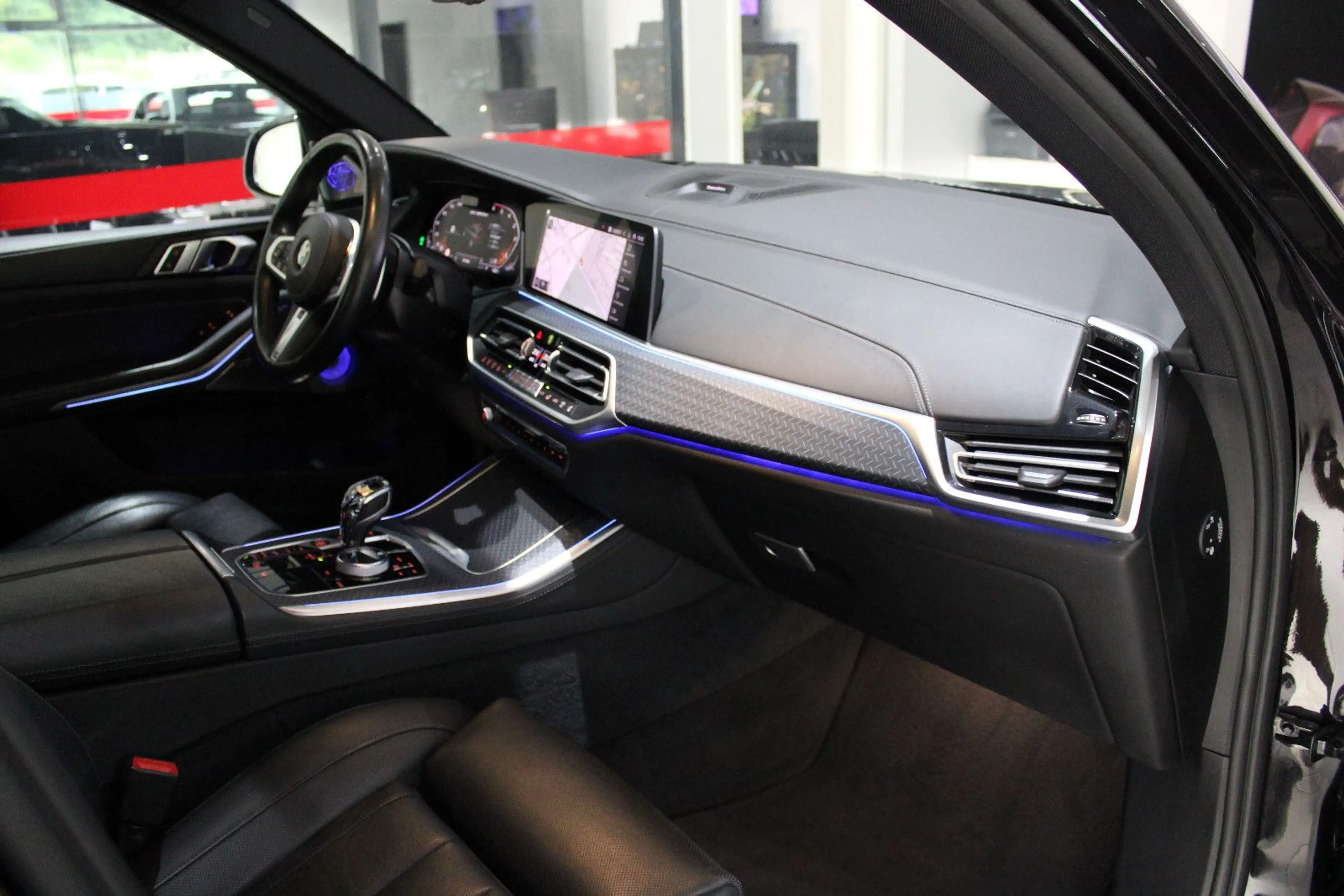 BMW X5 M d INDIVIDUAL PERFORMANCE B&W SKY ACC — photo 5