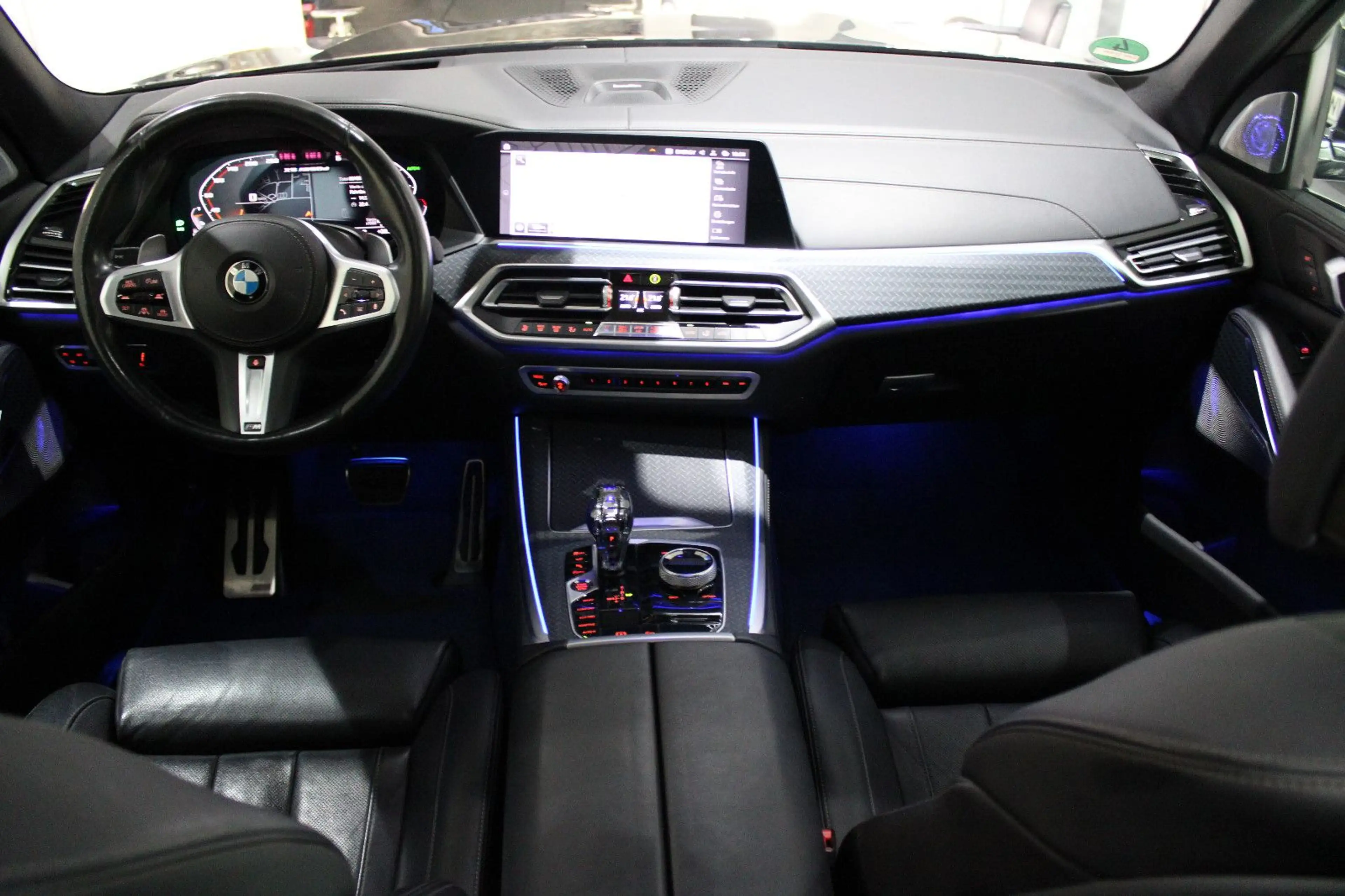 BMW X5 M d INDIVIDUAL PERFORMANCE B&W SKY ACC — photo 4