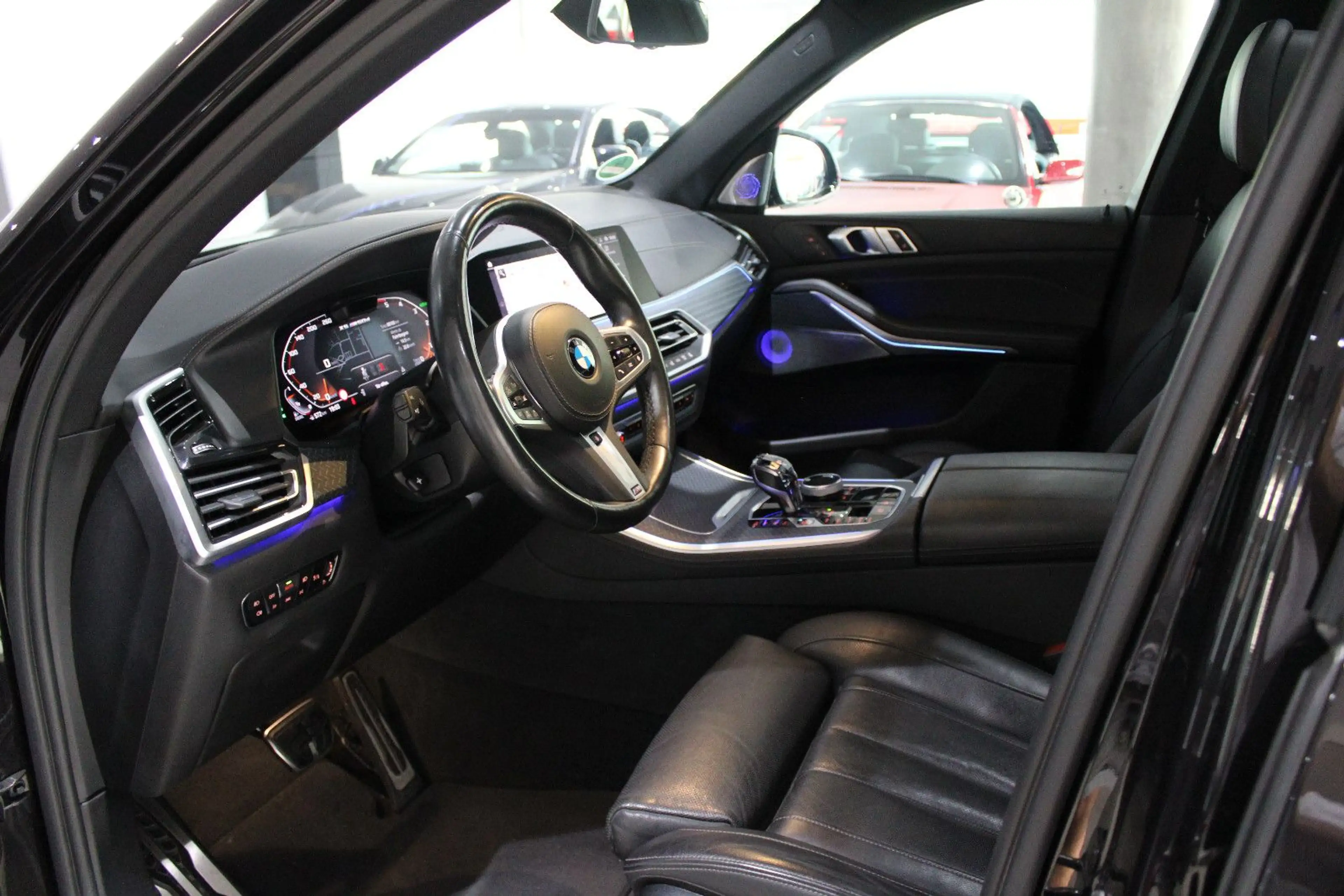 BMW X5 M d INDIVIDUAL PERFORMANCE B&W SKY ACC — photo 3