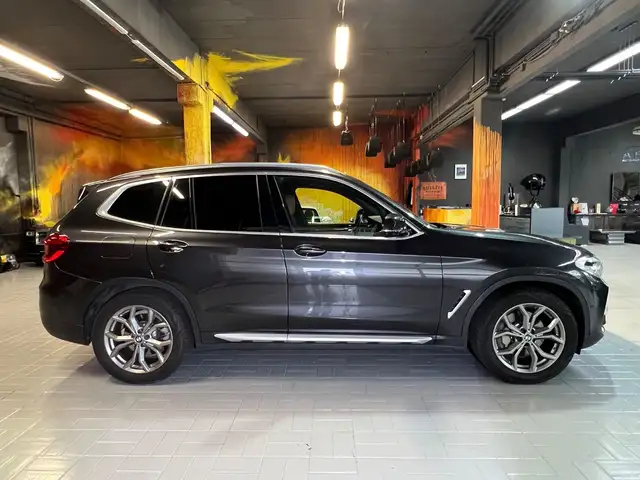 BMW X3 view 12