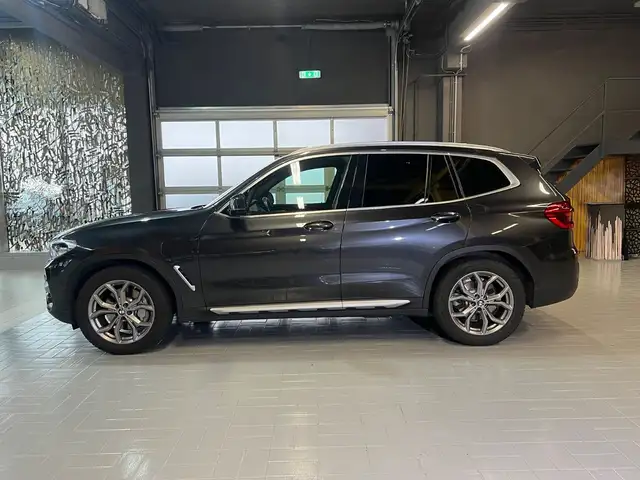 BMW X3 view 6