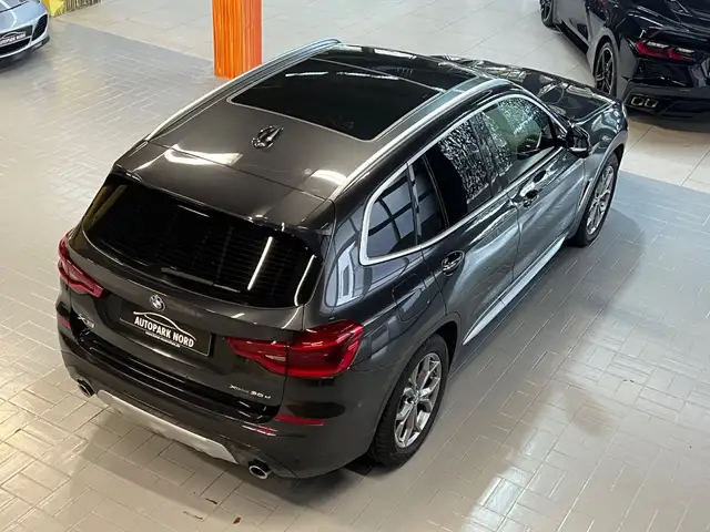 BMW X3 view 11