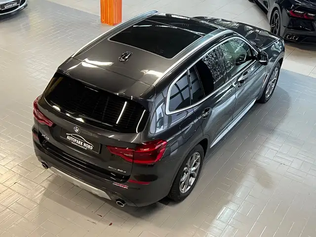 BMW X3 view 10