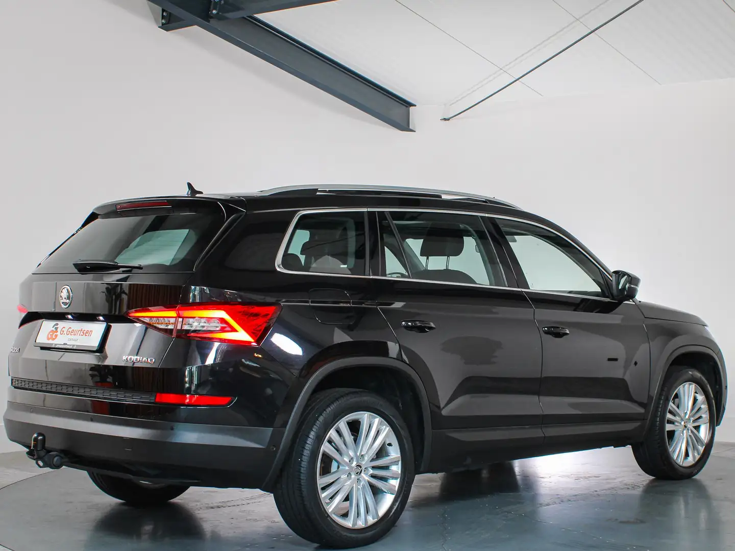 Skoda Kodiaq 1.5 TSI Business Edition Plus, 7-Persoons, Trekhaa Zwart - 2