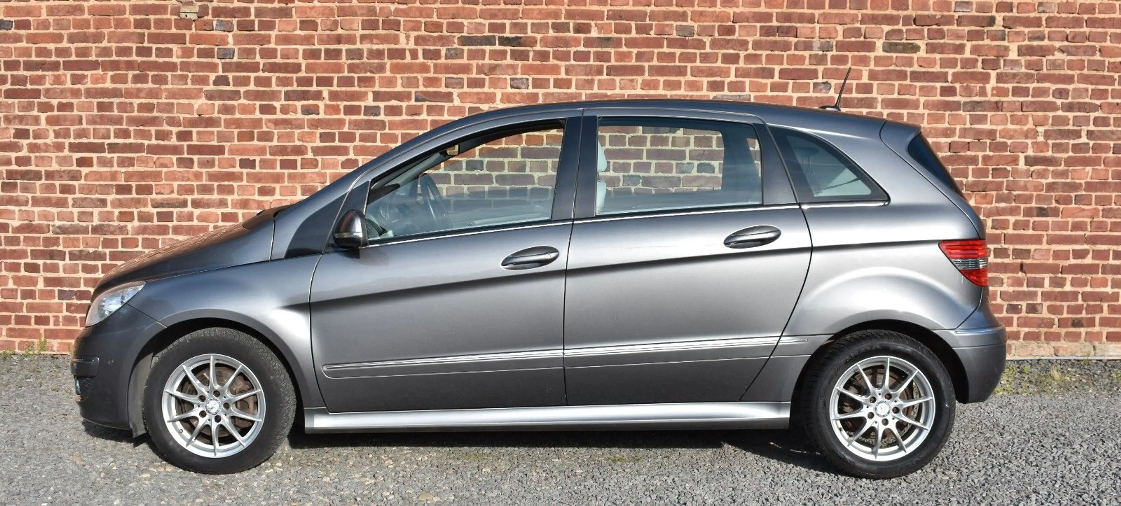 Mercedes-Benz B 200 CDI BIXENON KLIMA PDC S.HEFT TÜVNEU — photo 8