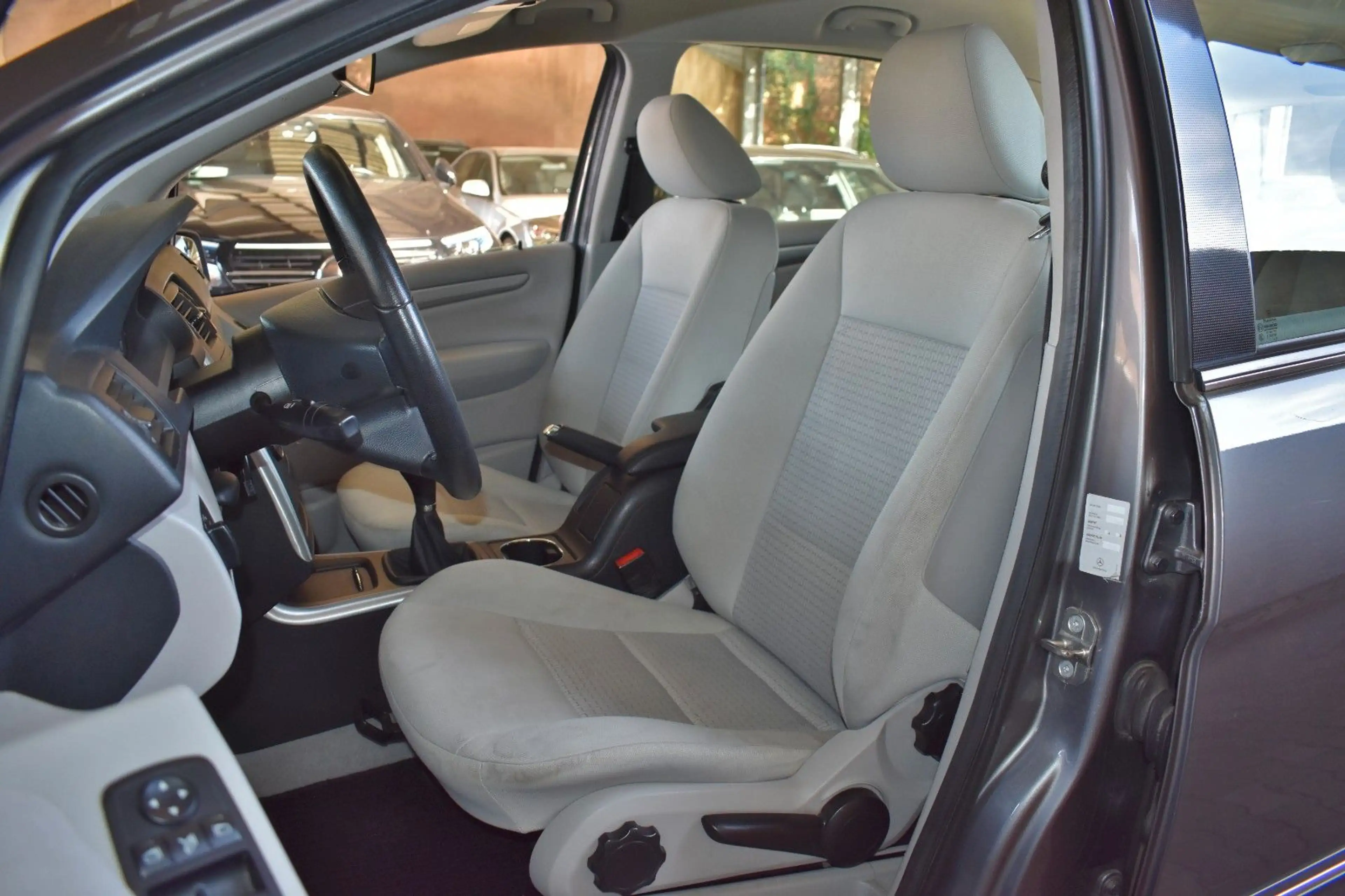 Mercedes-Benz B 200 CDI BIXENON KLIMA PDC S.HEFT TÜVNEU — photo 12