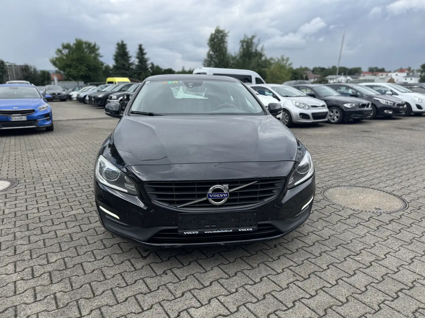 Volvo V60 Kinetic|Automatik|Sitzheizung|Multifunktion|uvm. Schwarz - 2