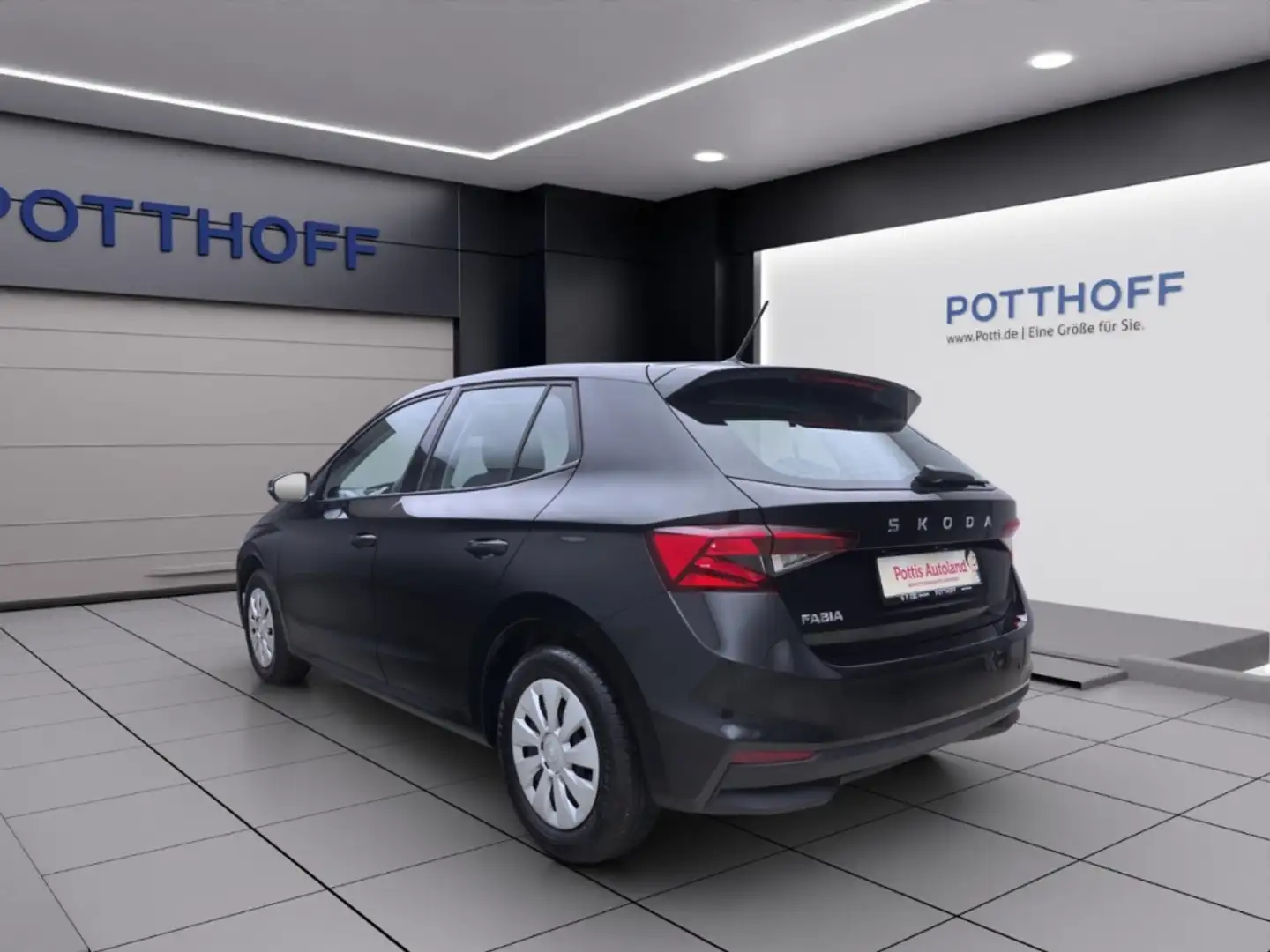 Skoda Fabia 1.0 MPI ESSENCE PDC LED KLIMA Zwart - 2