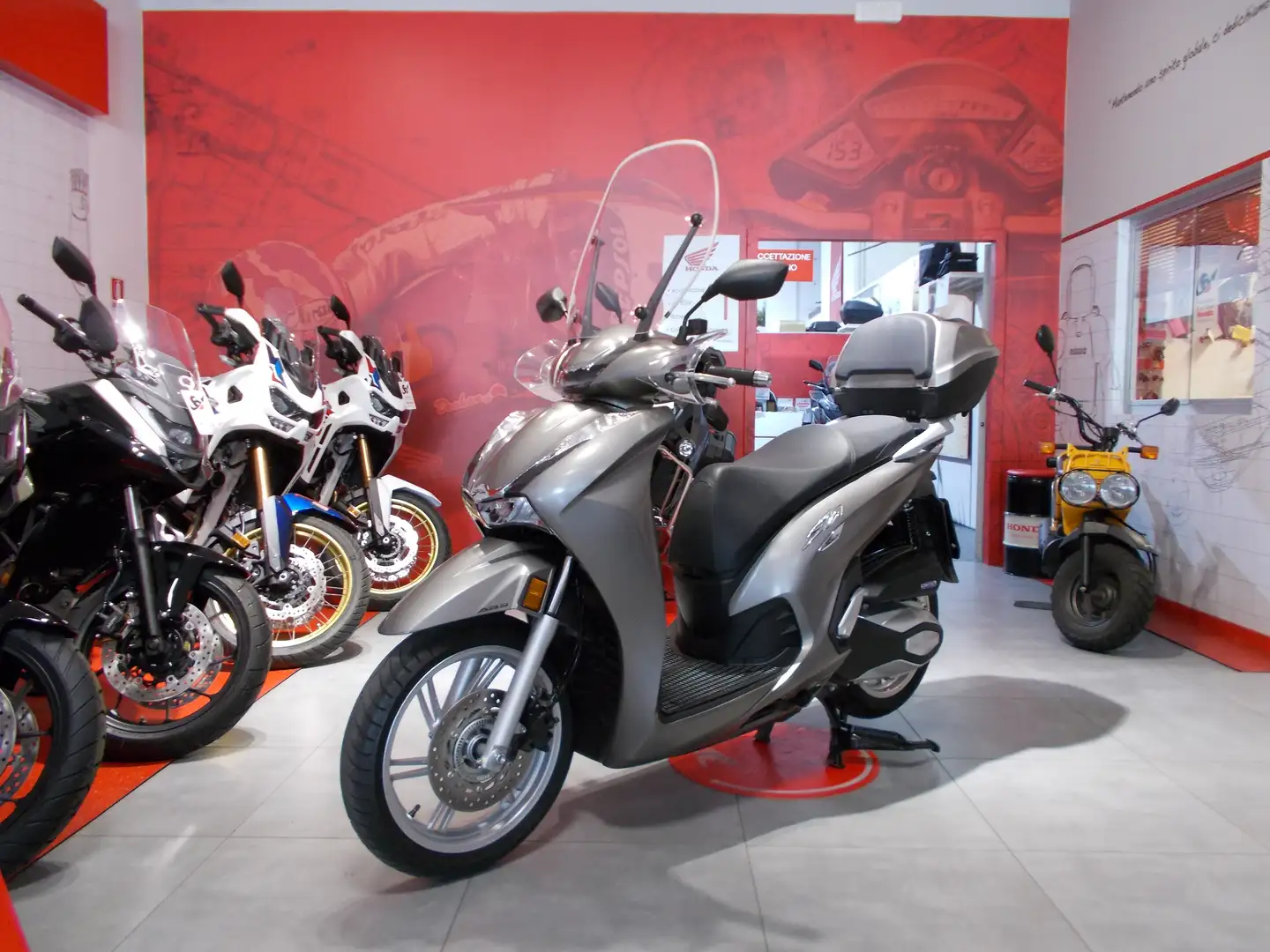 Honda SH 350i Gri - 2