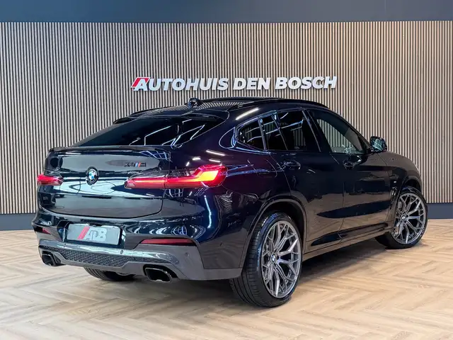 BMW X4 view 2