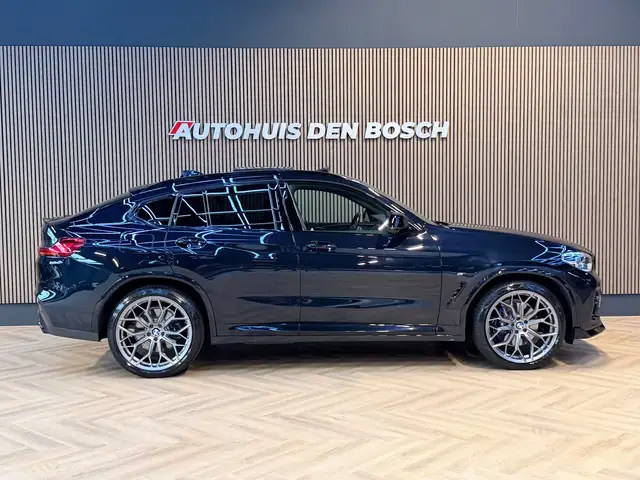 BMW X4 view 4