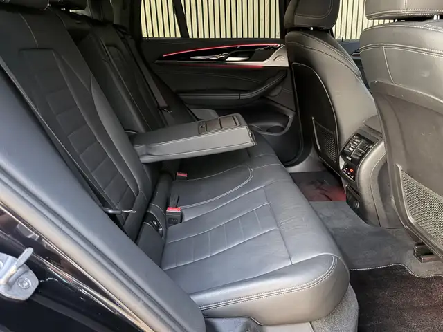 BMW X4 view 8