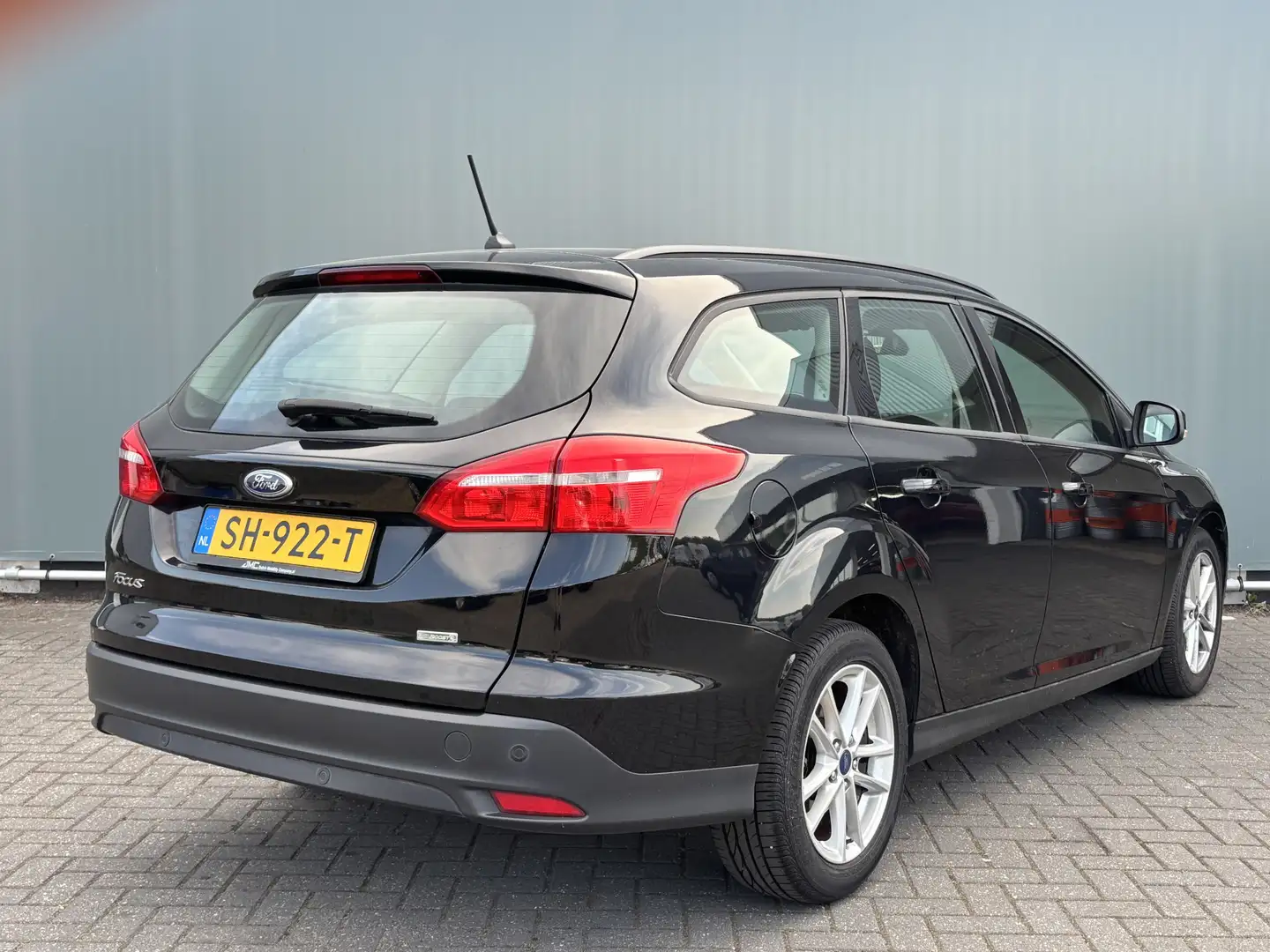 Ford Focus Wagon BWJ 2018 1.0 101 PK Lease Edition CLIMA / NA Zwart - 2