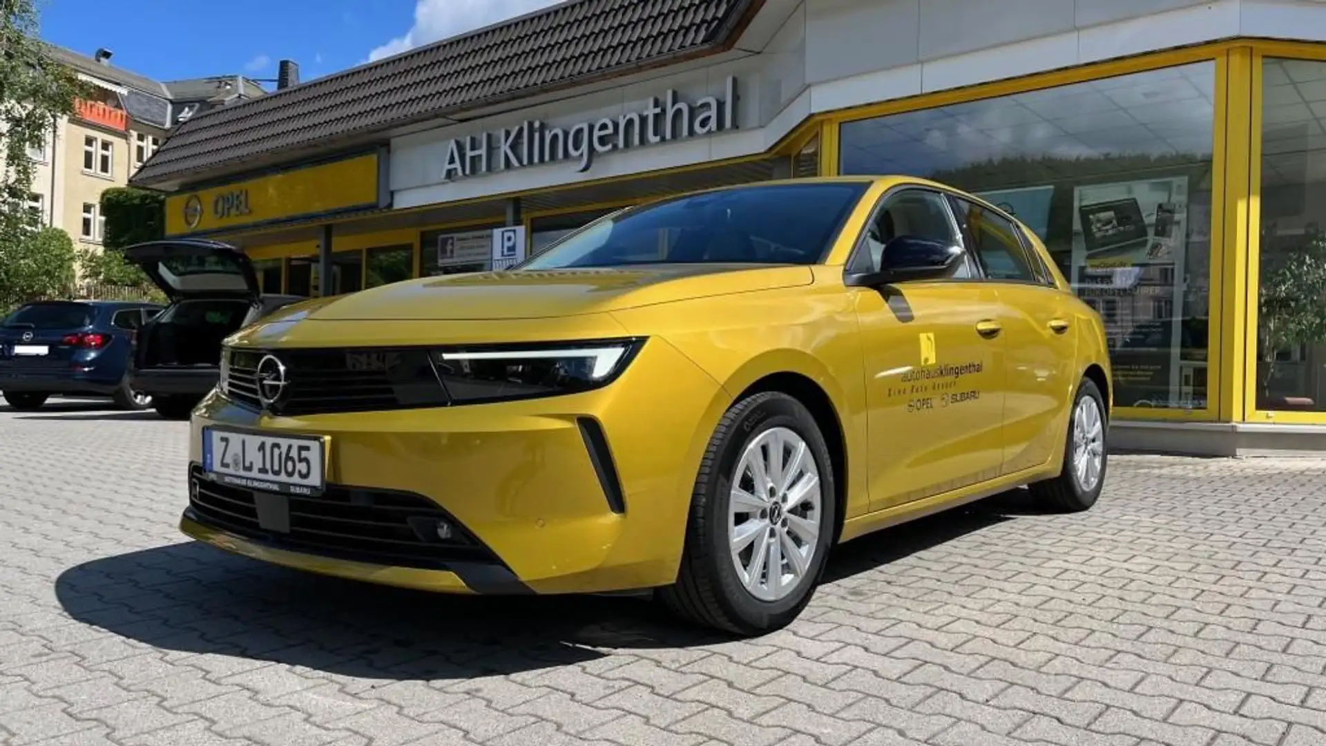 Opel Astra Edition 1.2T 110PS LHZ/SHZ/Klimaautom. Jaune - 1