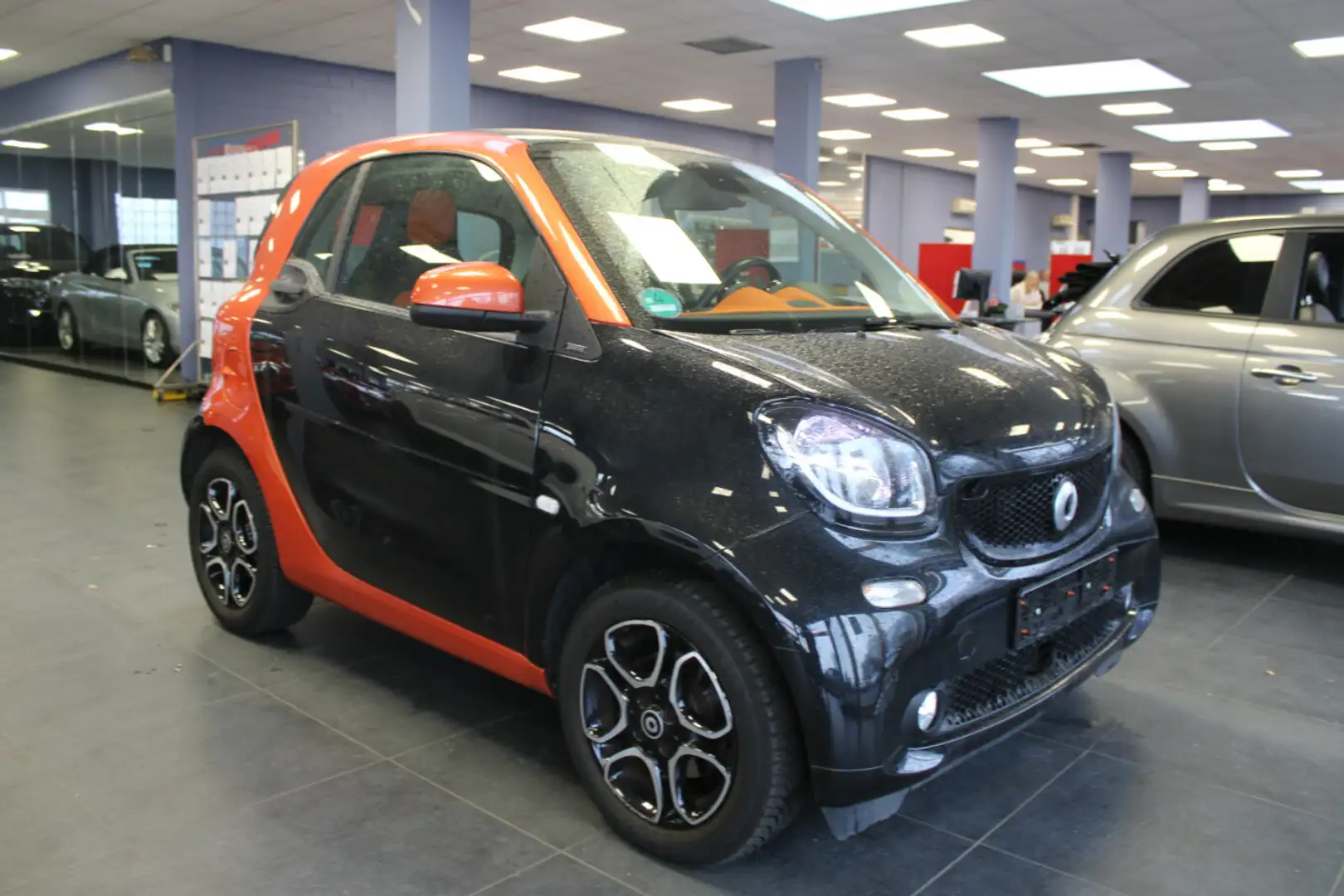 smart forTwo Twinamic Passion - Navi - SHZ - Panorama - Schwarz - 1