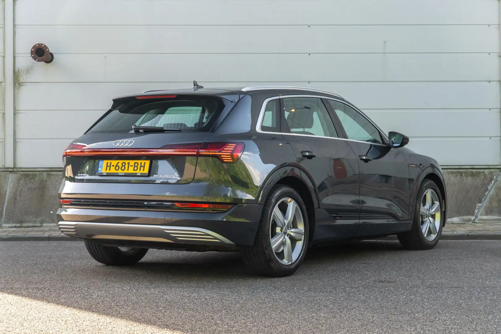 Audi e-tron 50 313pk quattro Launch Edition 71 kWh | Adaptieve Gris - 2