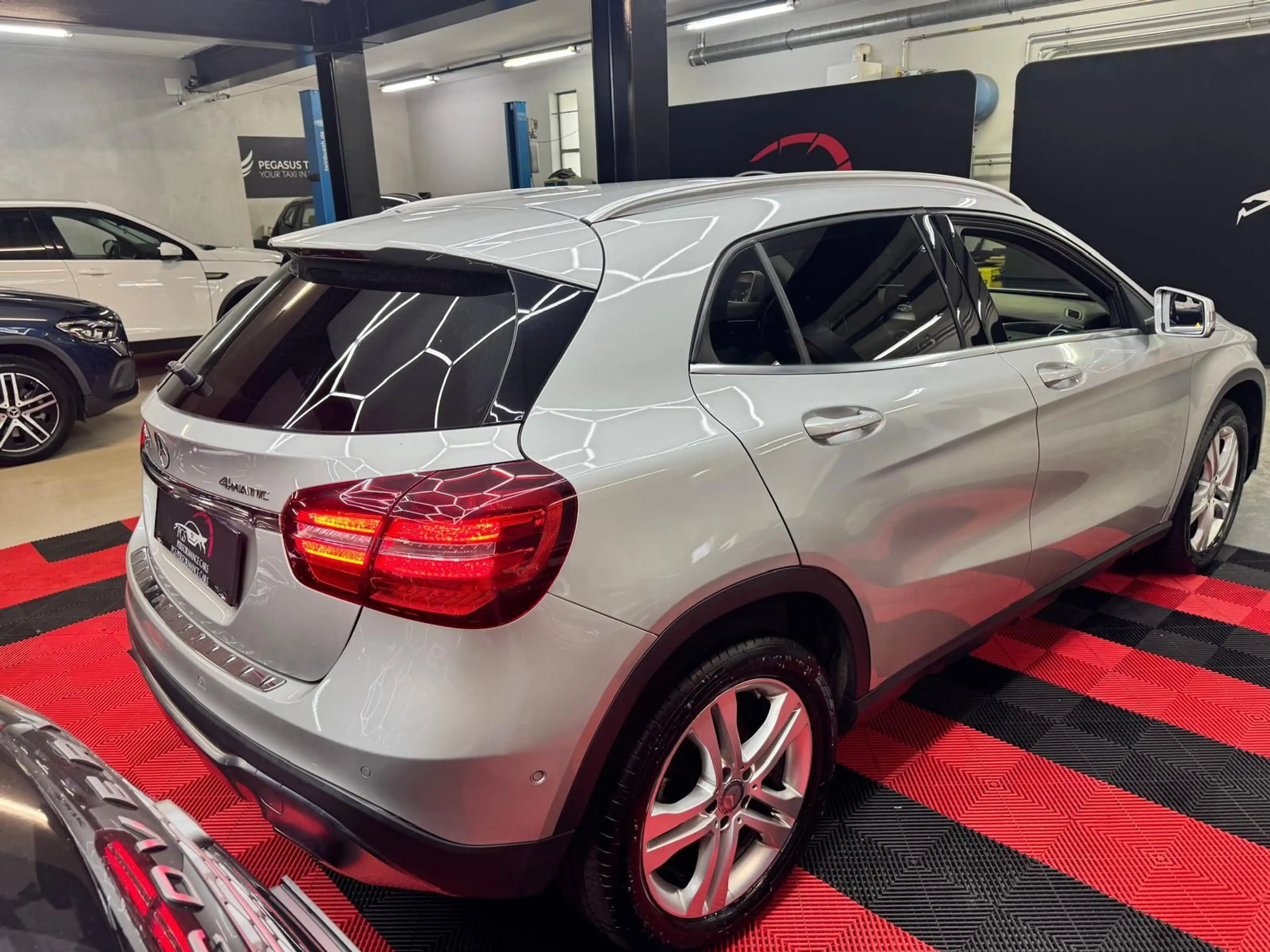 Mercedes-Benz GLA 220 d 4MATIC Aut. — photo 5